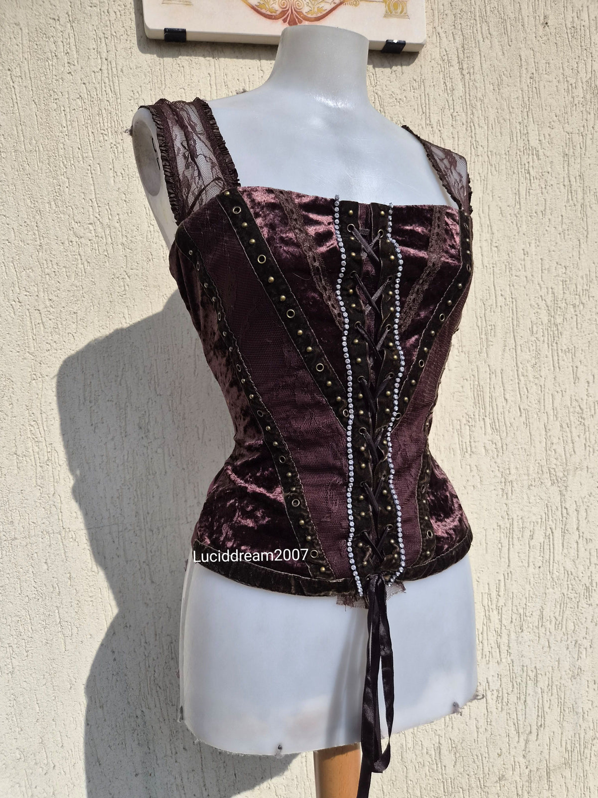 Haut en velours marron à laçage