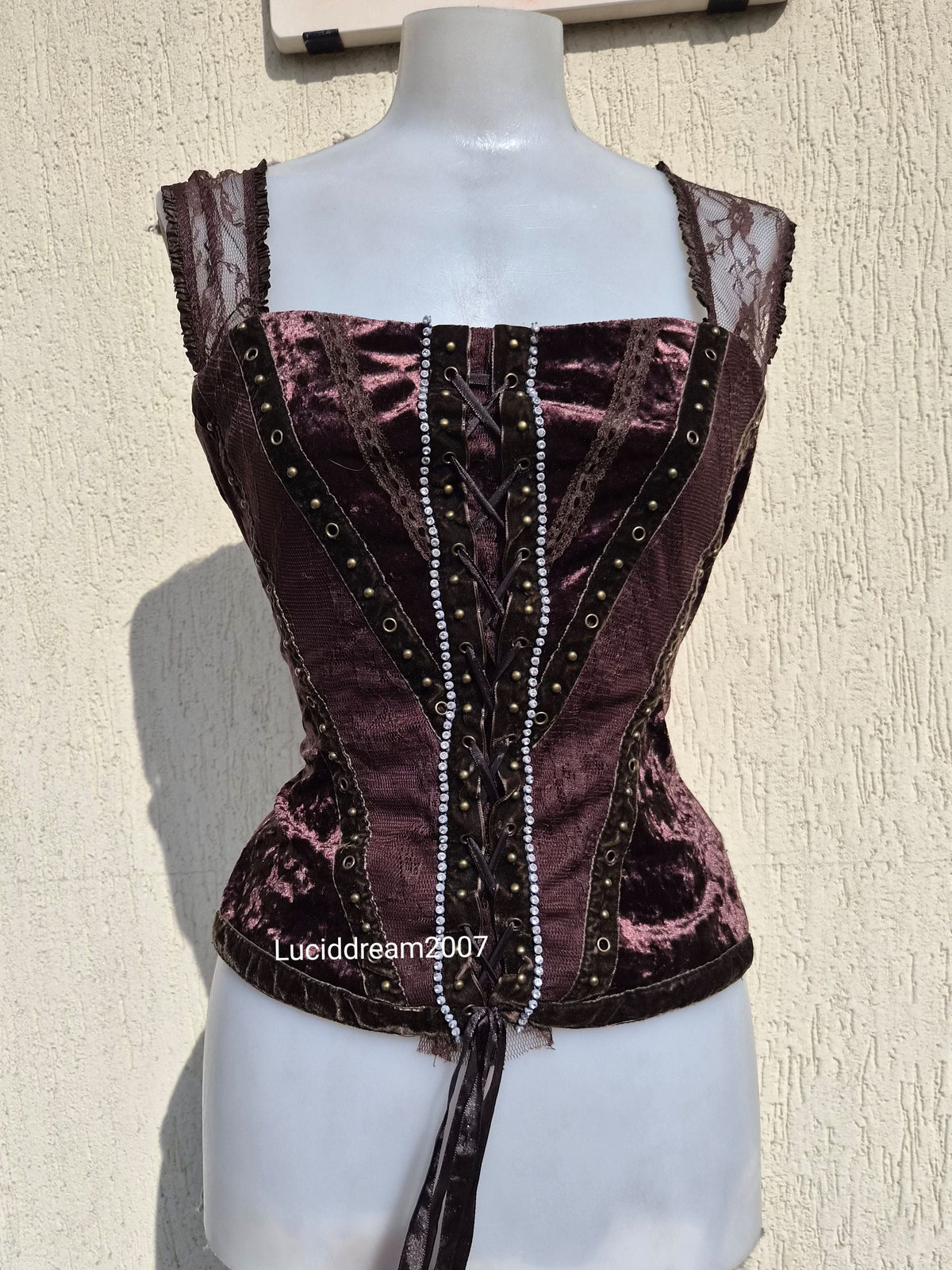 Haut en velours marron à laçage