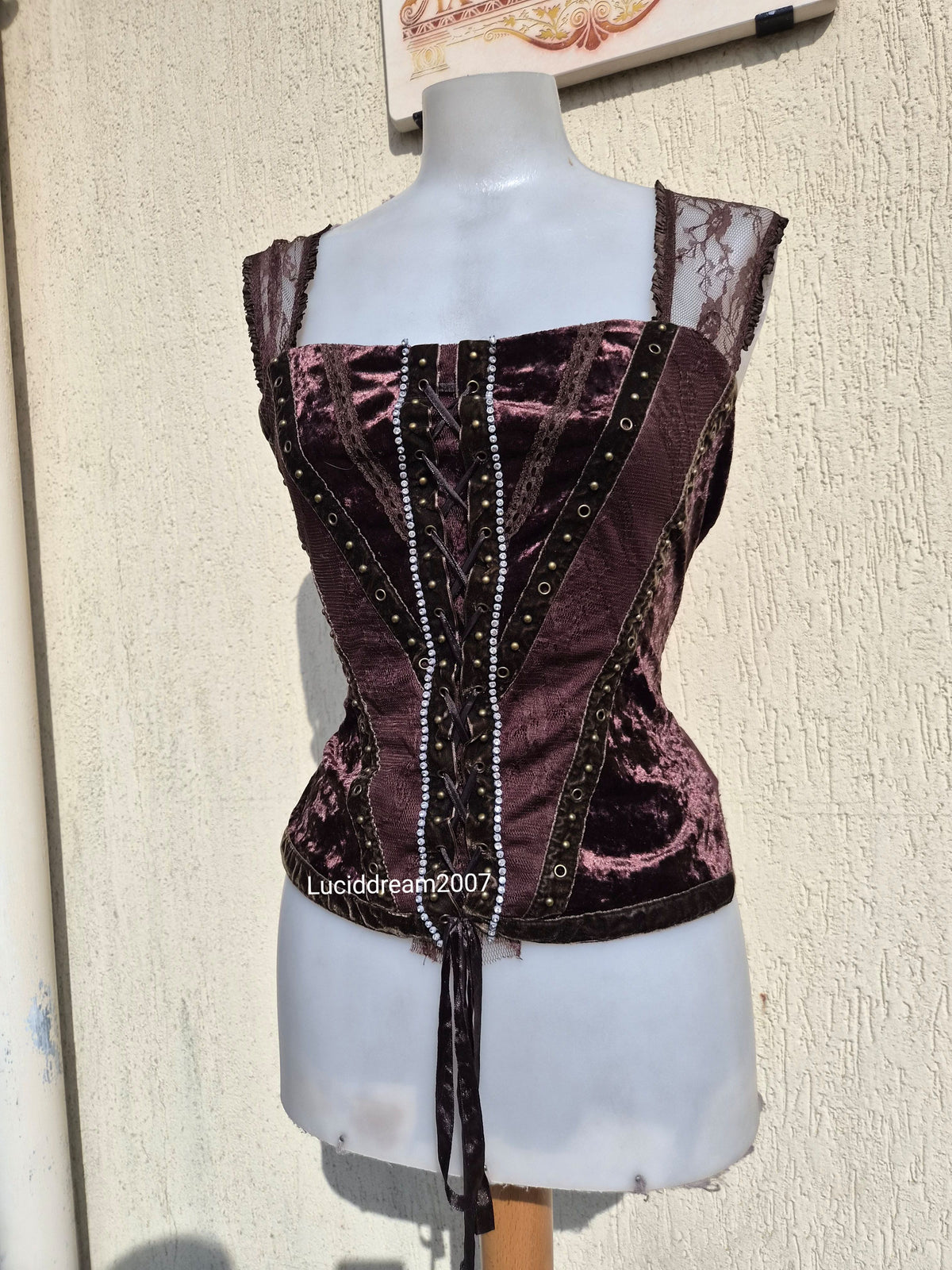 Haut en velours marron à laçage