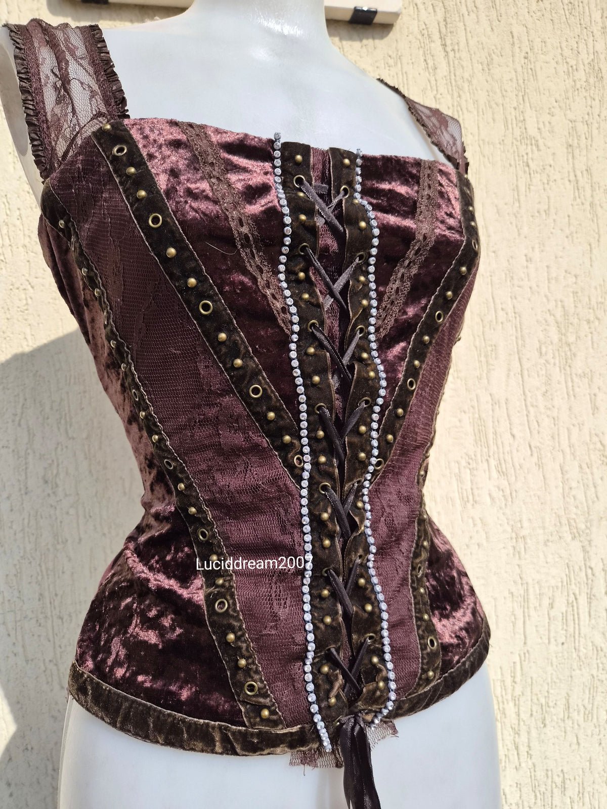 Haut en velours marron à laçage