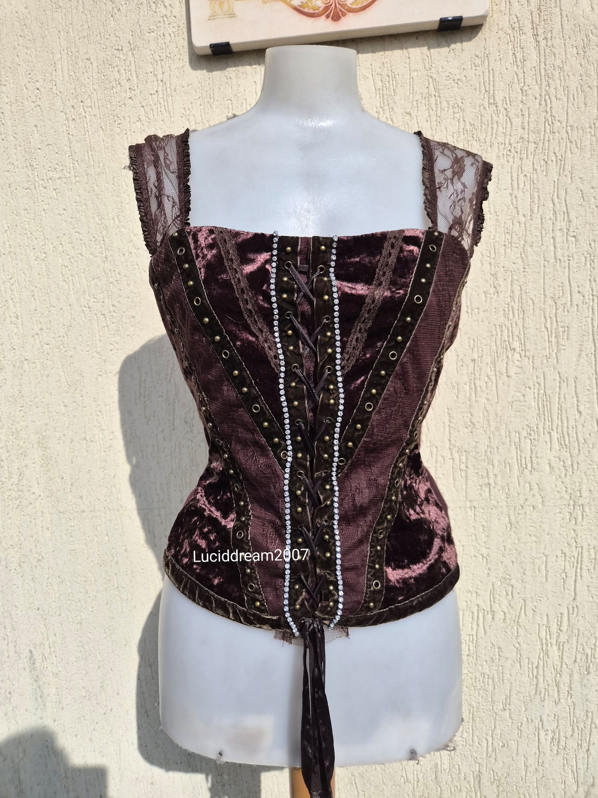 Haut en velours marron à laçage