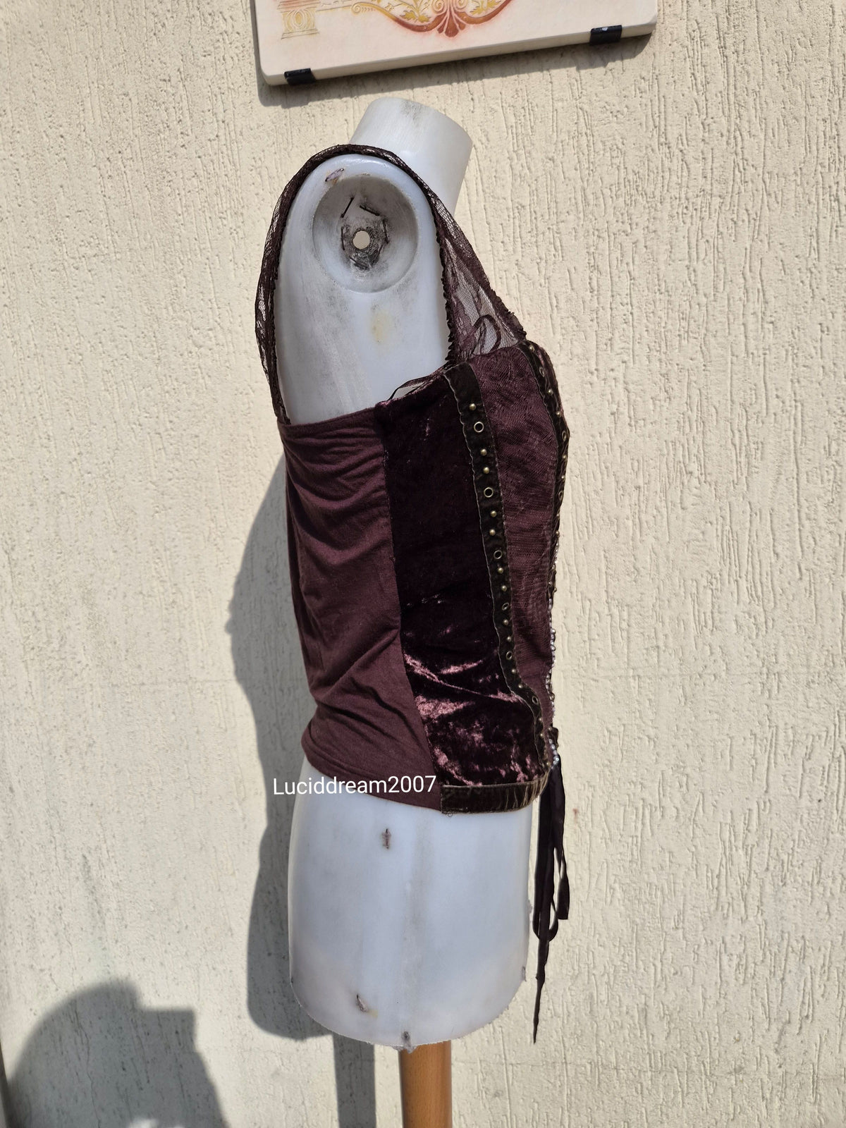 Haut en velours marron à laçage