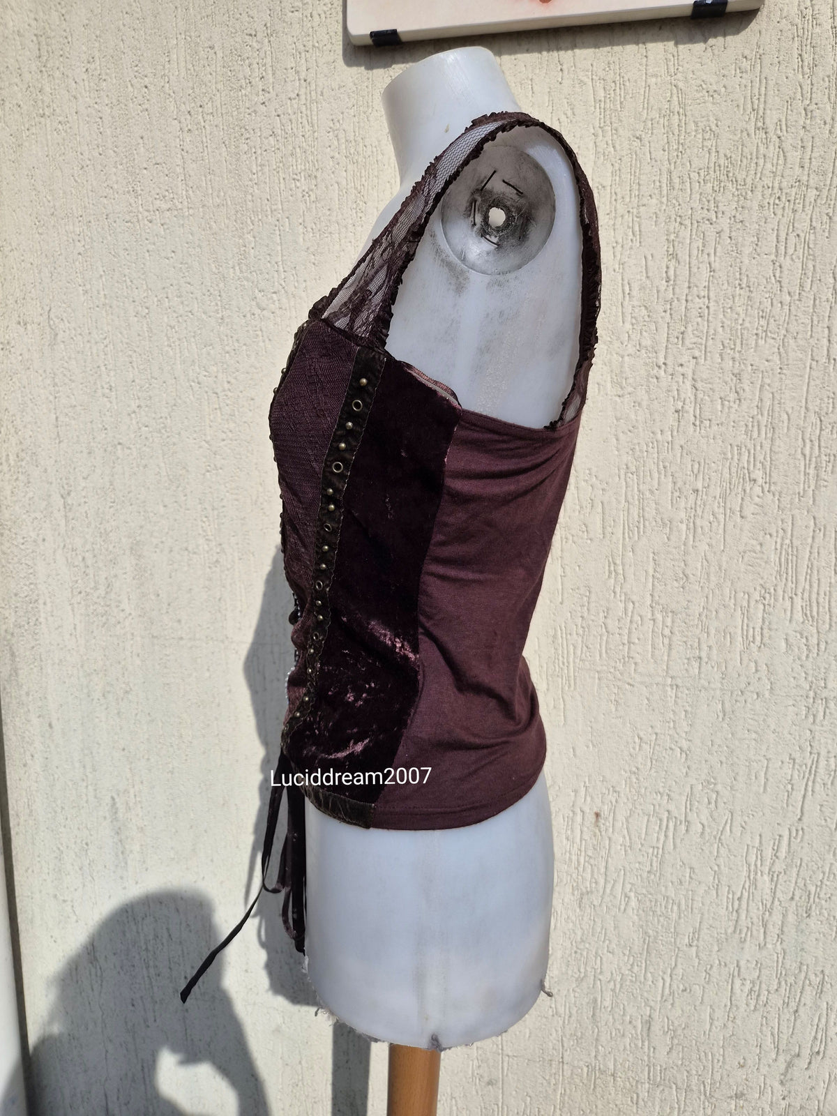 Haut en velours marron à laçage