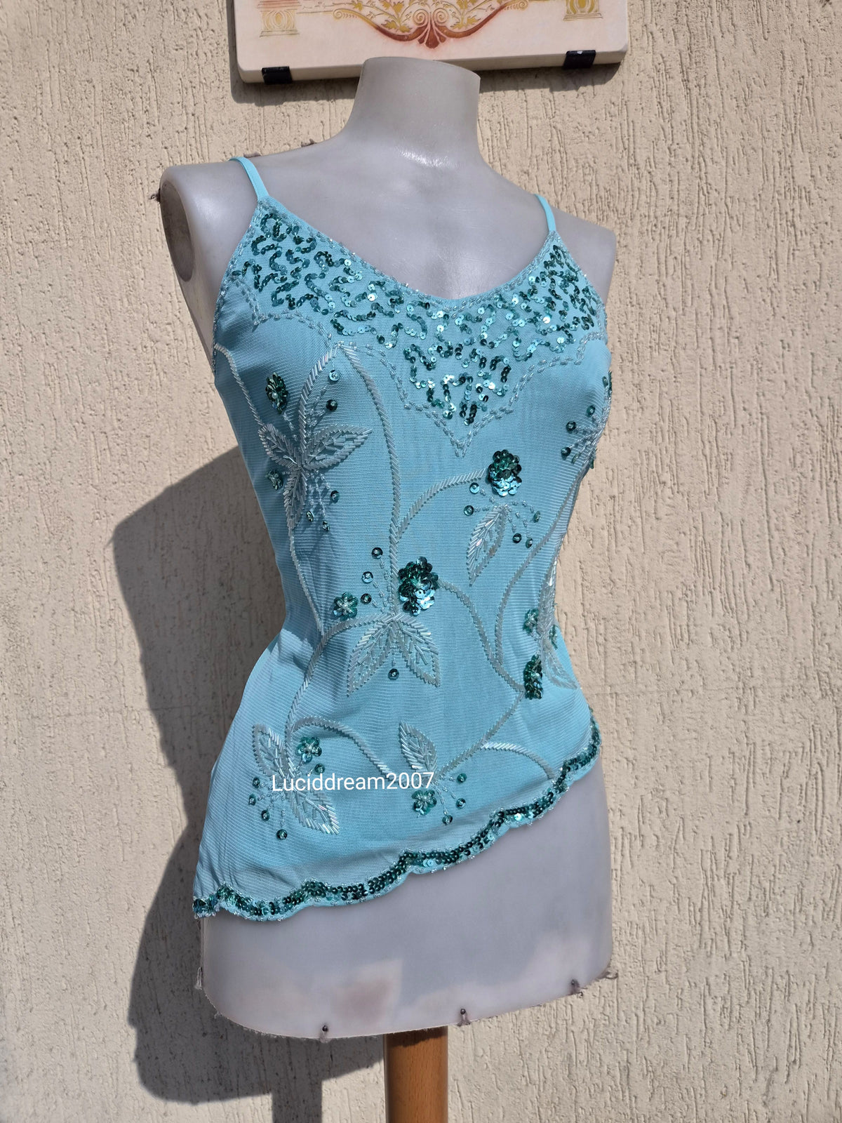 Haut en voile brodé de sequins