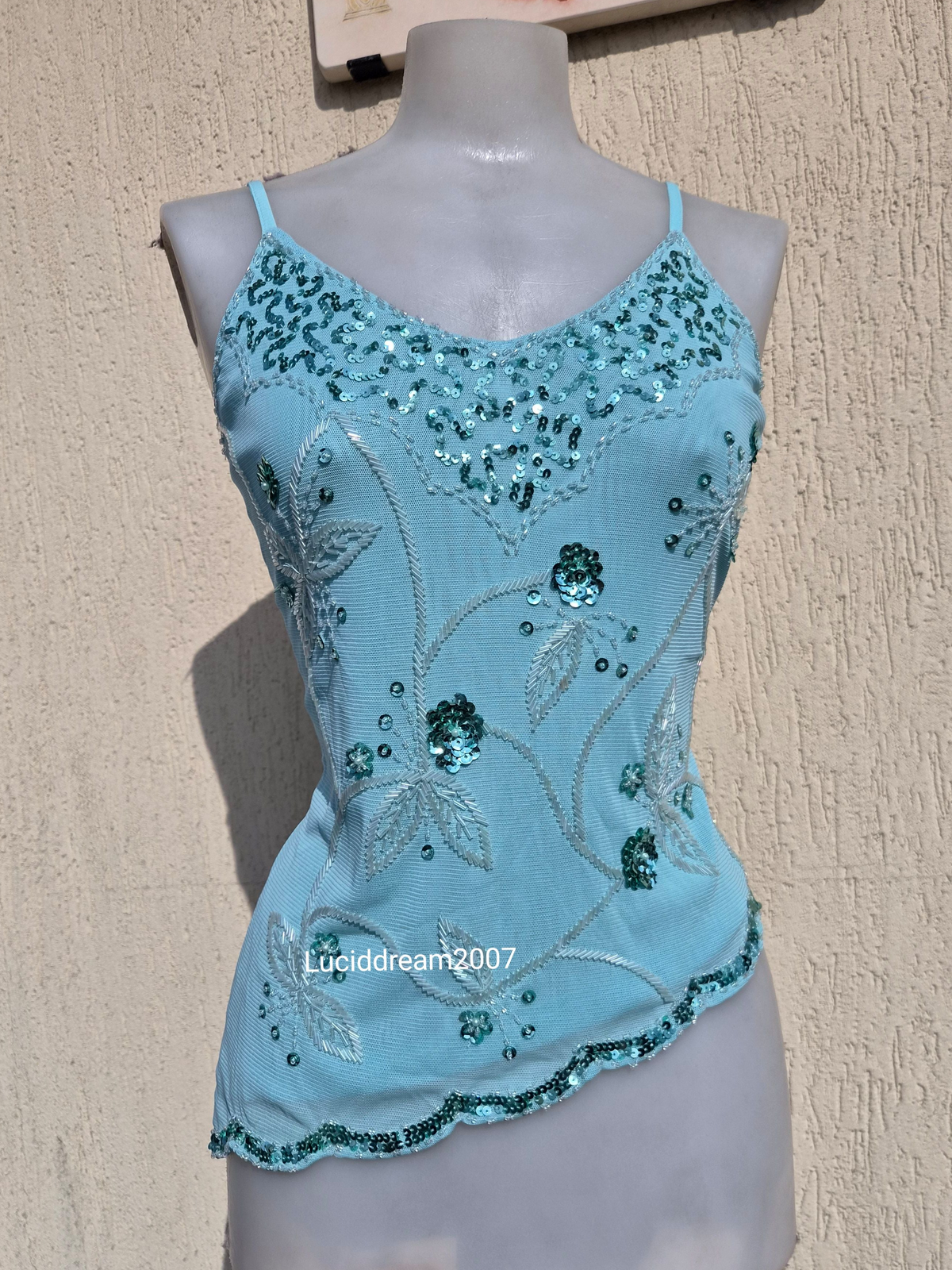 Haut en voile brodé de sequins