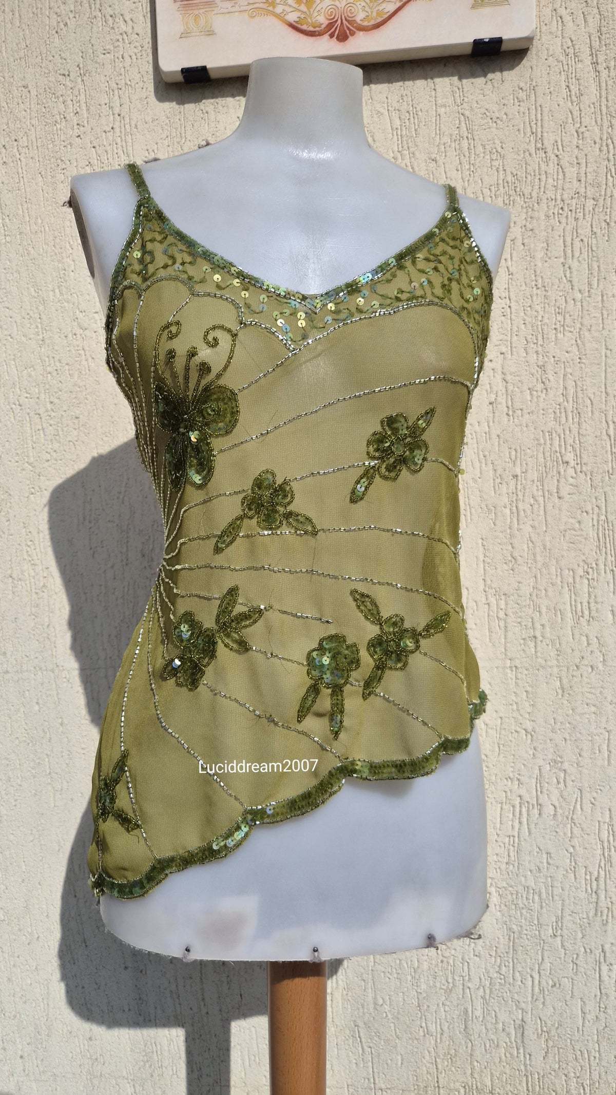 Haut en voile et sequins verts