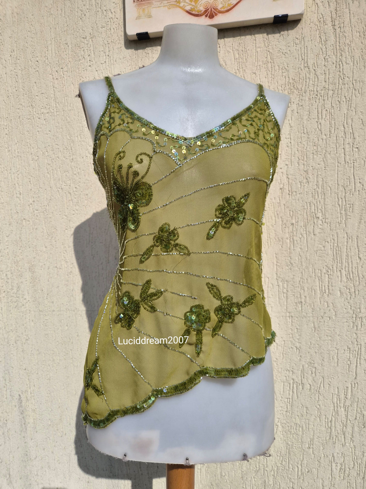 Haut en voile et sequins verts