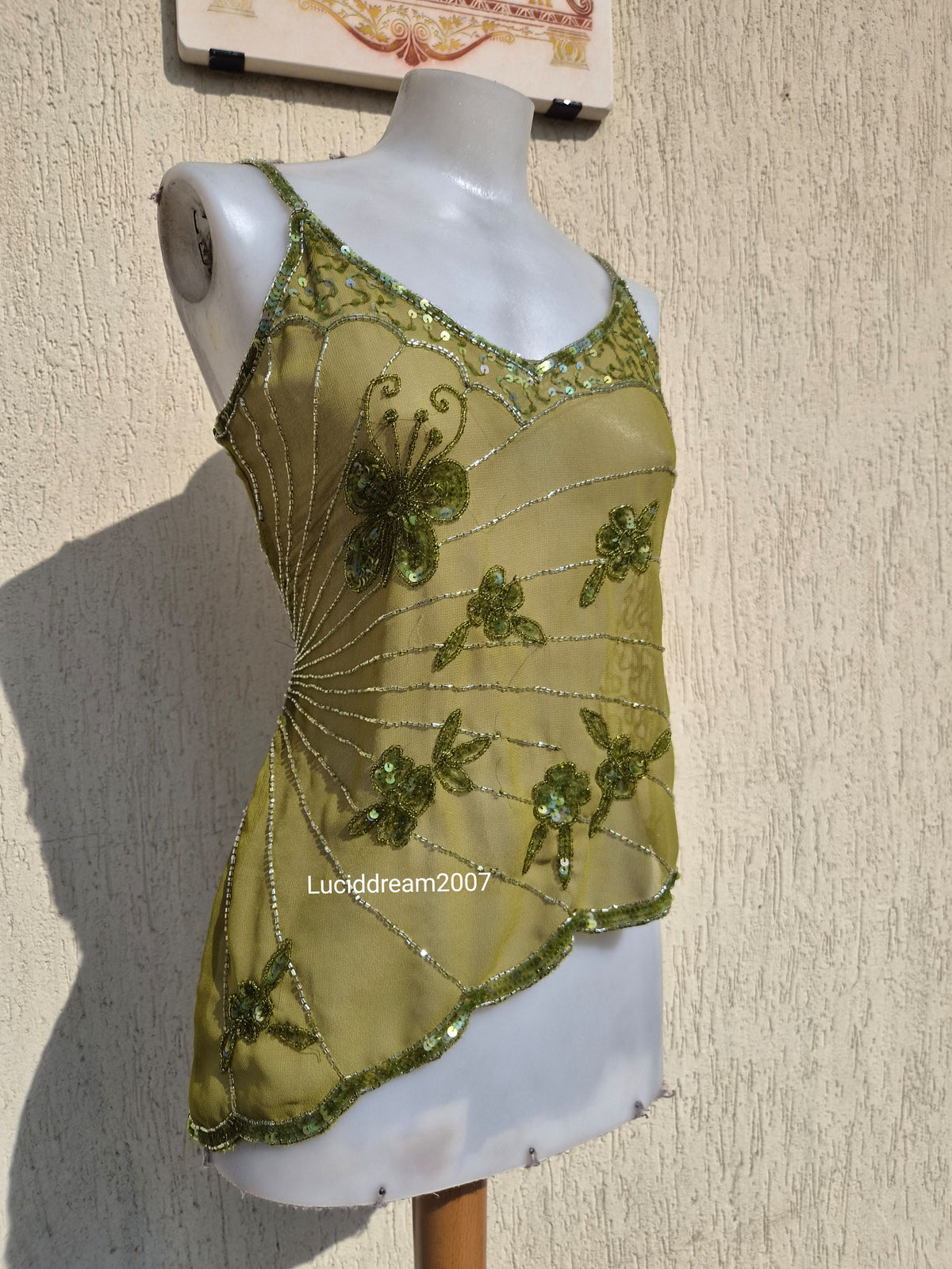 Haut en voile et sequins verts