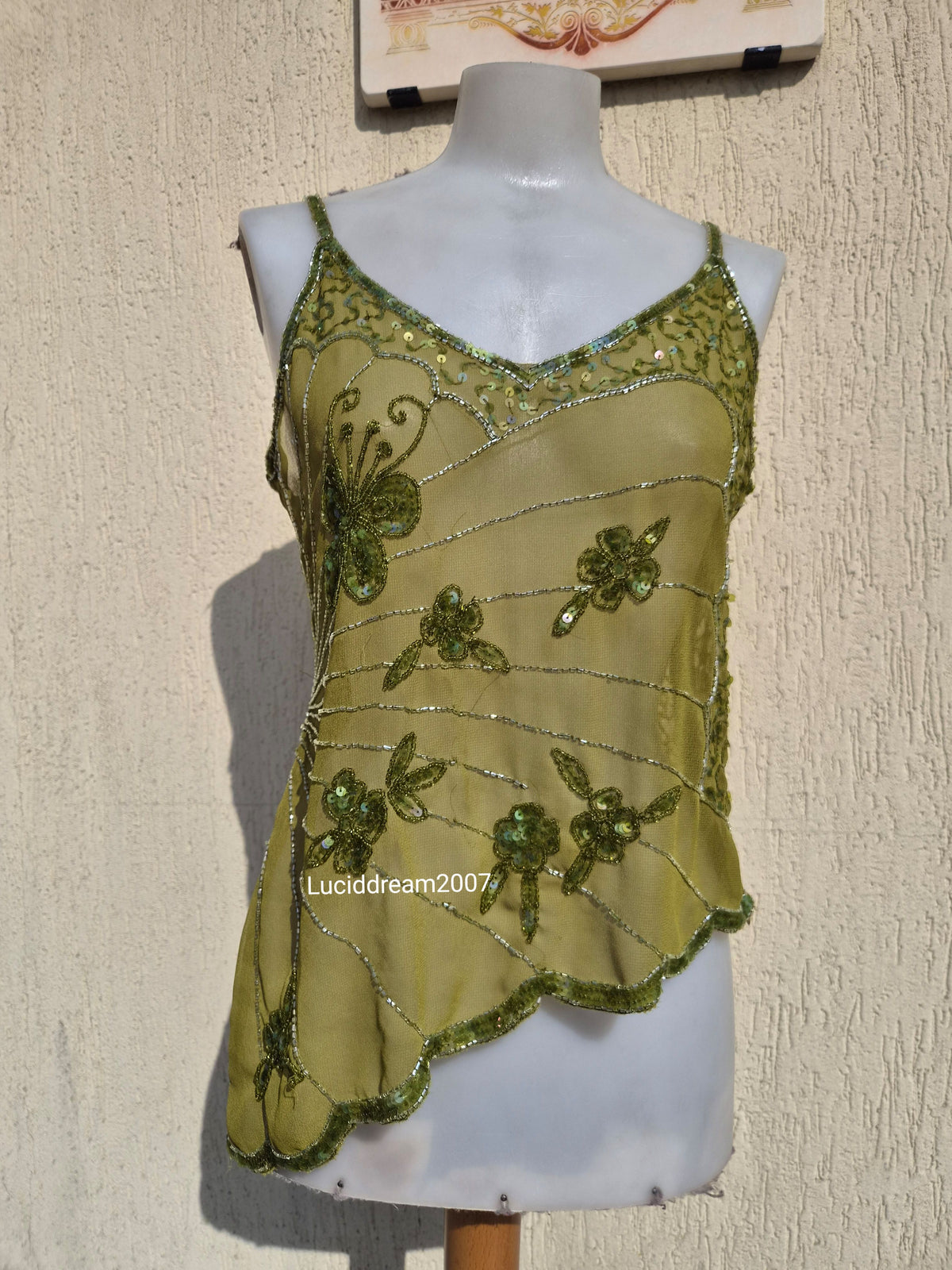 Haut en voile et sequins verts