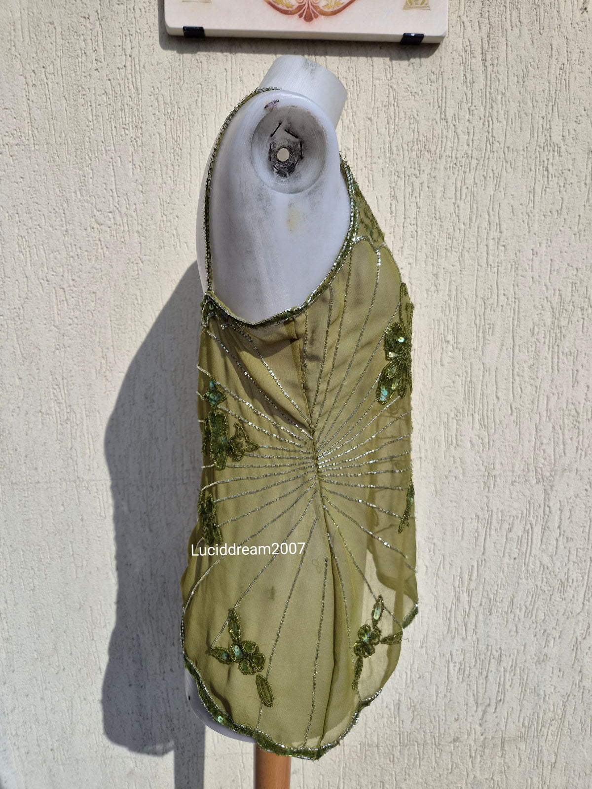 Haut en voile et sequins verts