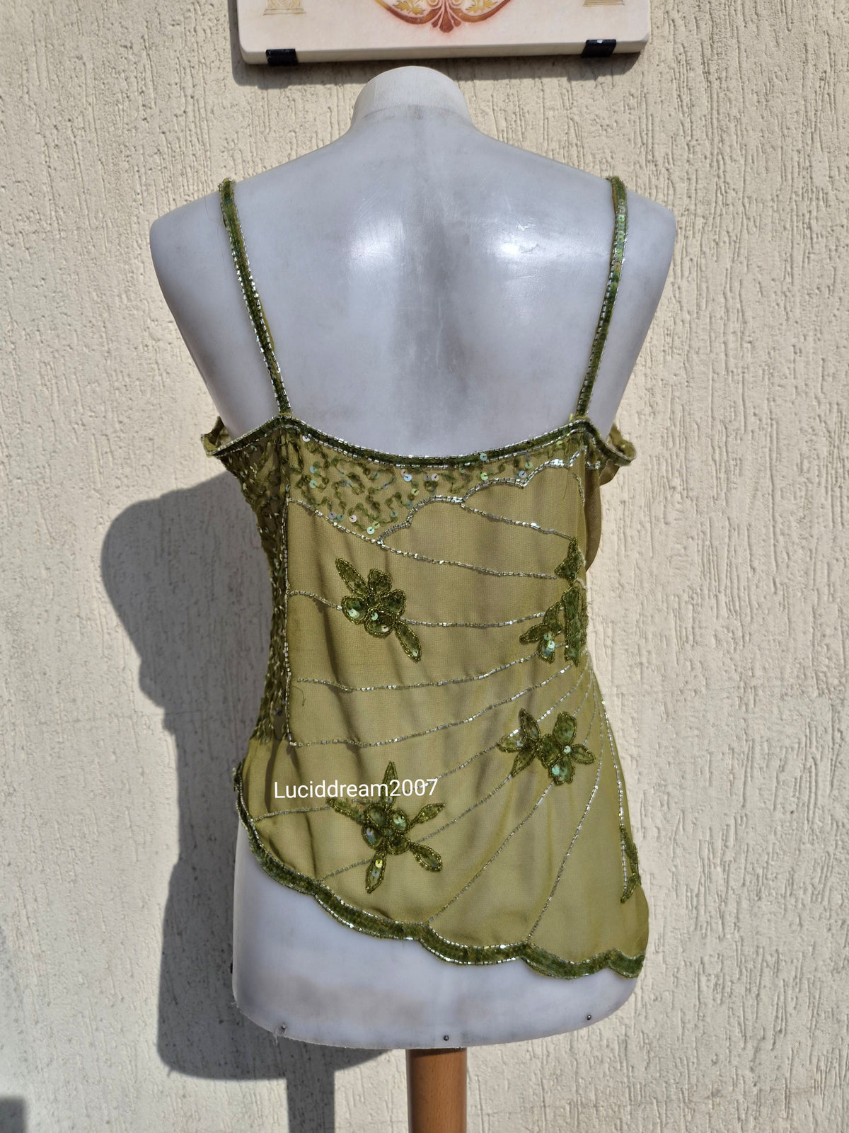 Haut en voile et sequins verts