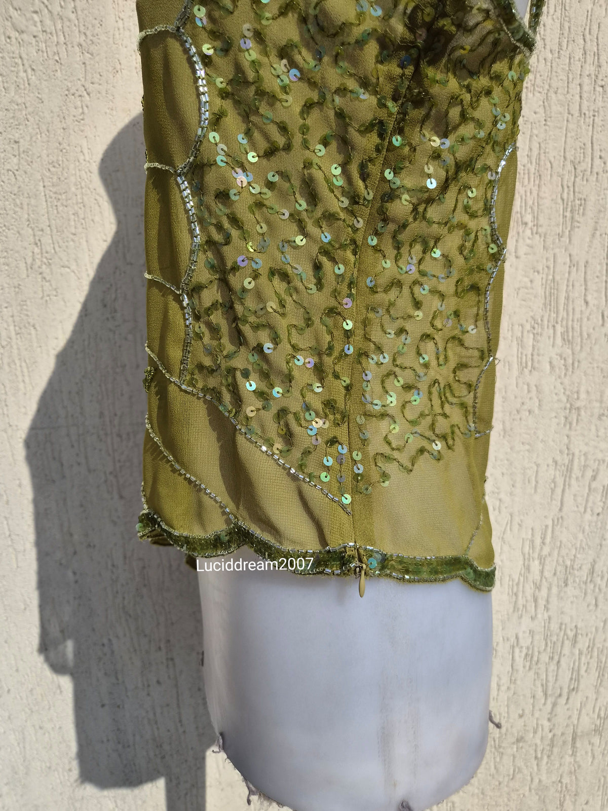 Haut en voile et sequins verts