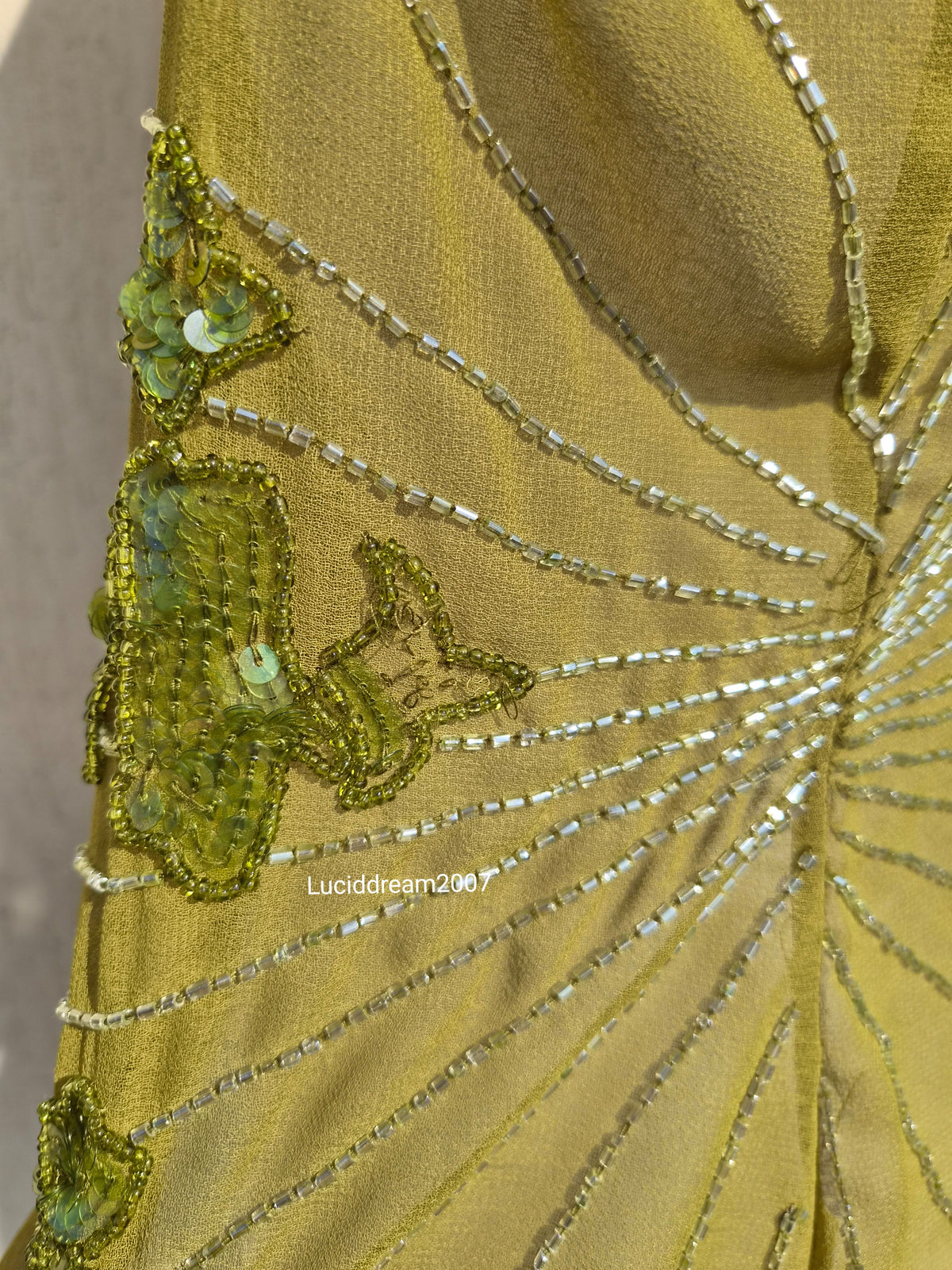 Haut en voile et sequins verts