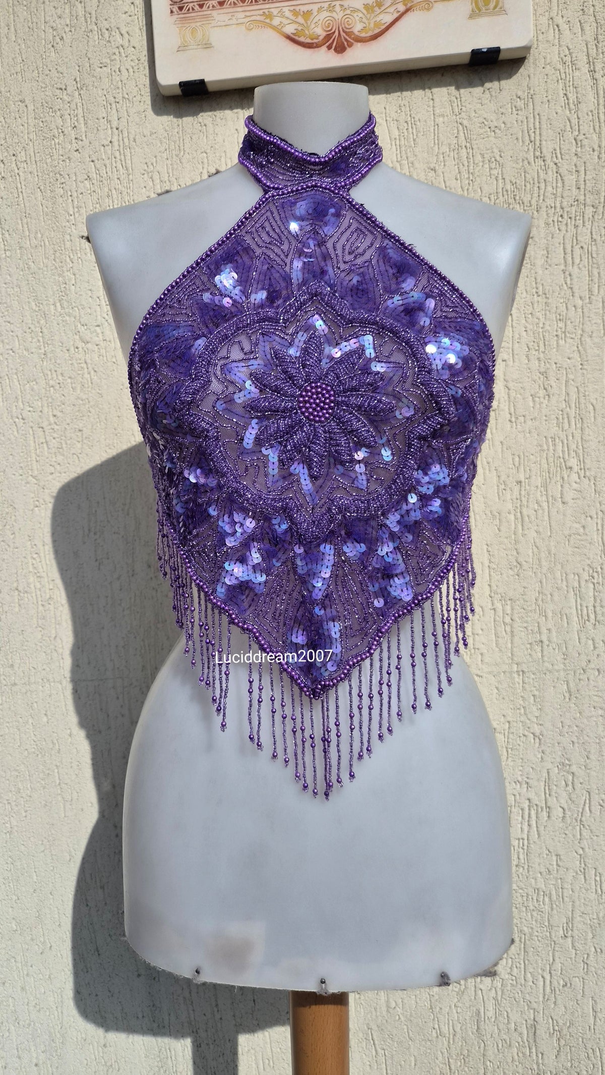 Dos nu brodé de sequins violet
