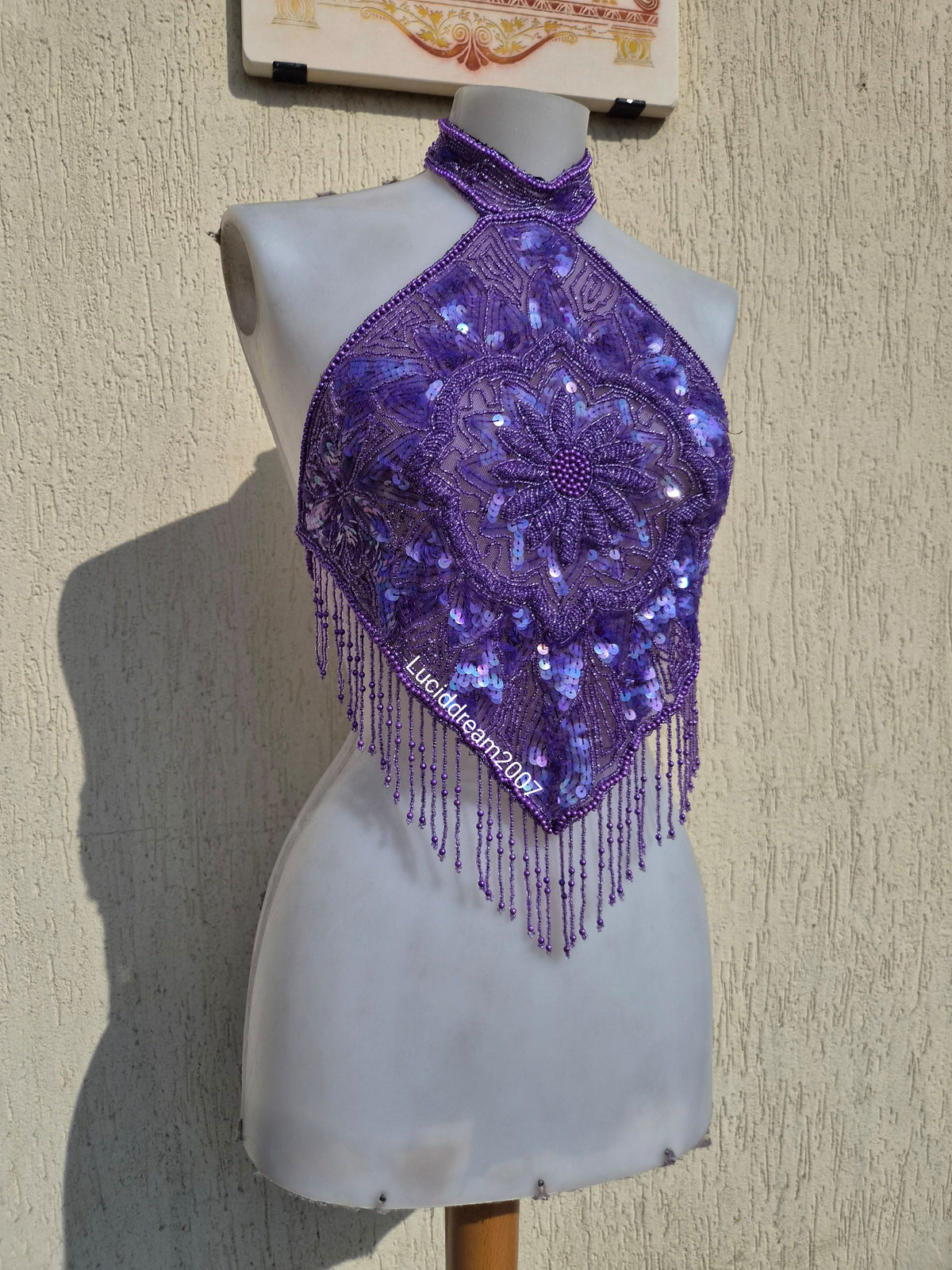 Dos nu brodé de sequins violet
