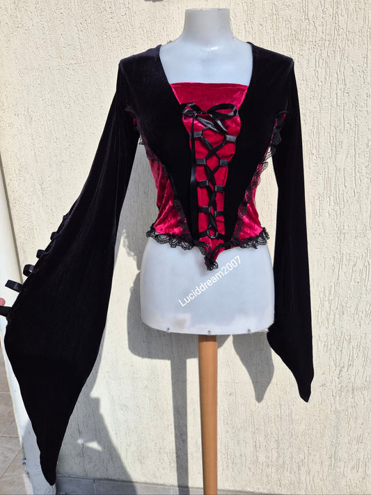 Haut en velours noir et rouge