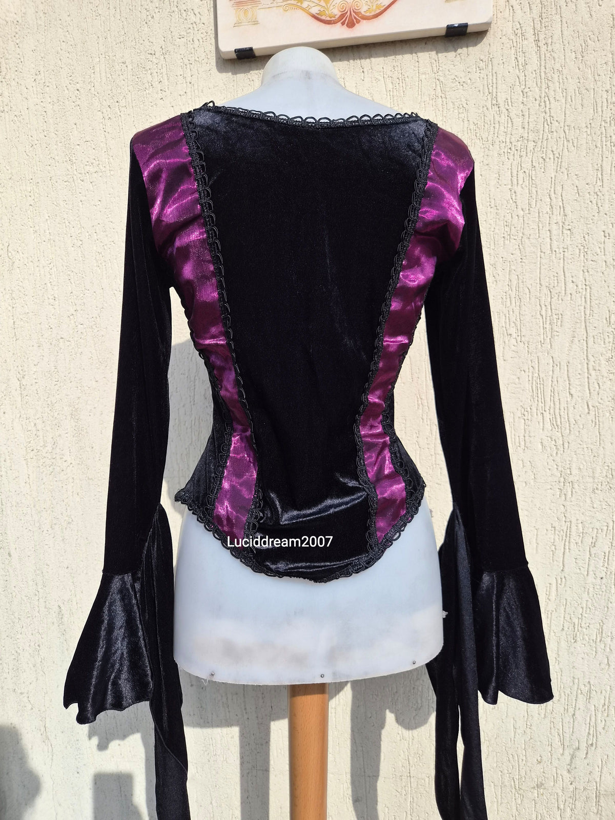 Haut en velours noir et violet Sinister