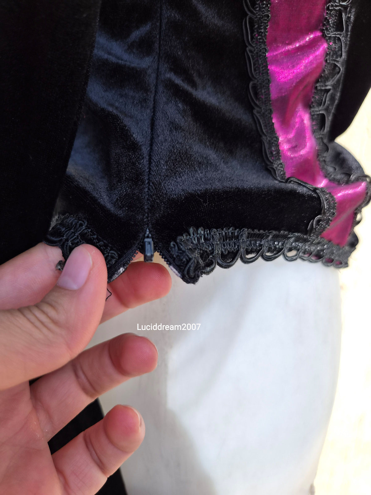 Haut en velours noir et violet Sinister