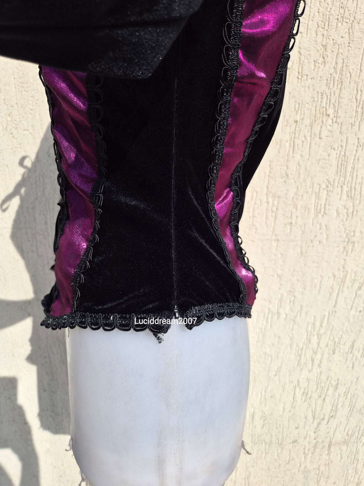 Haut en velours noir et violet Sinister