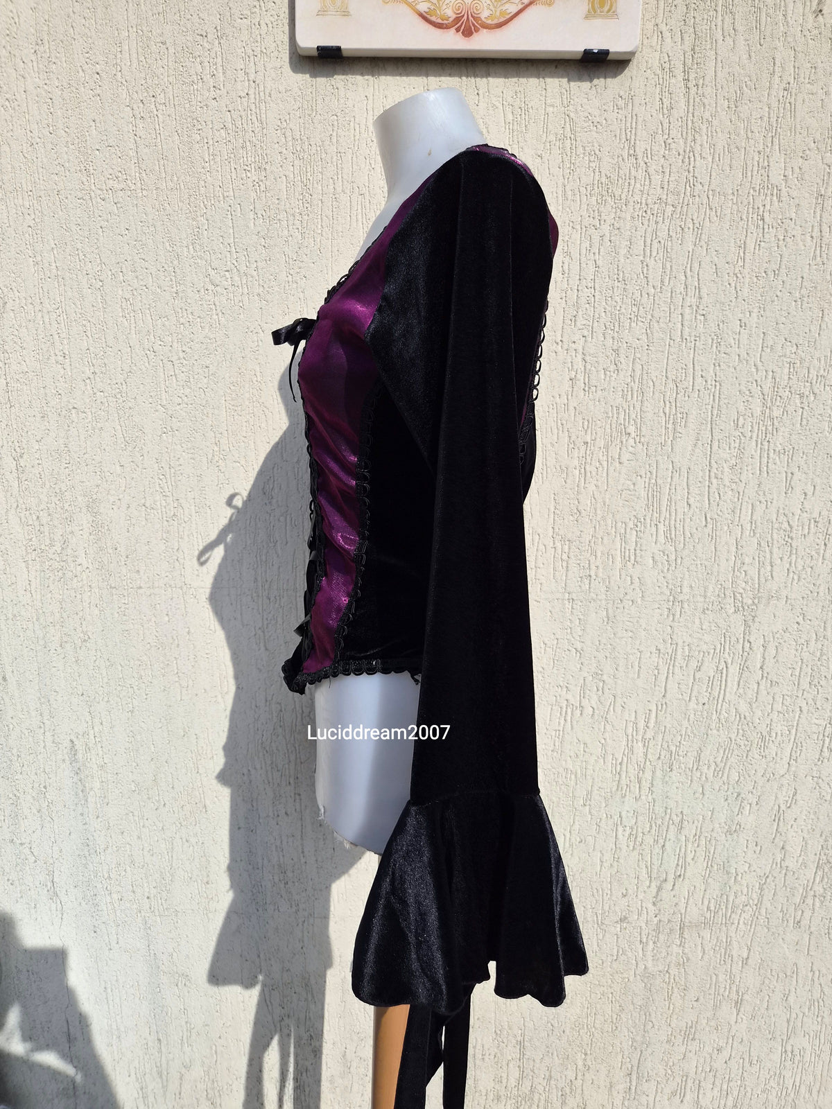 Haut en velours noir et violet Sinister