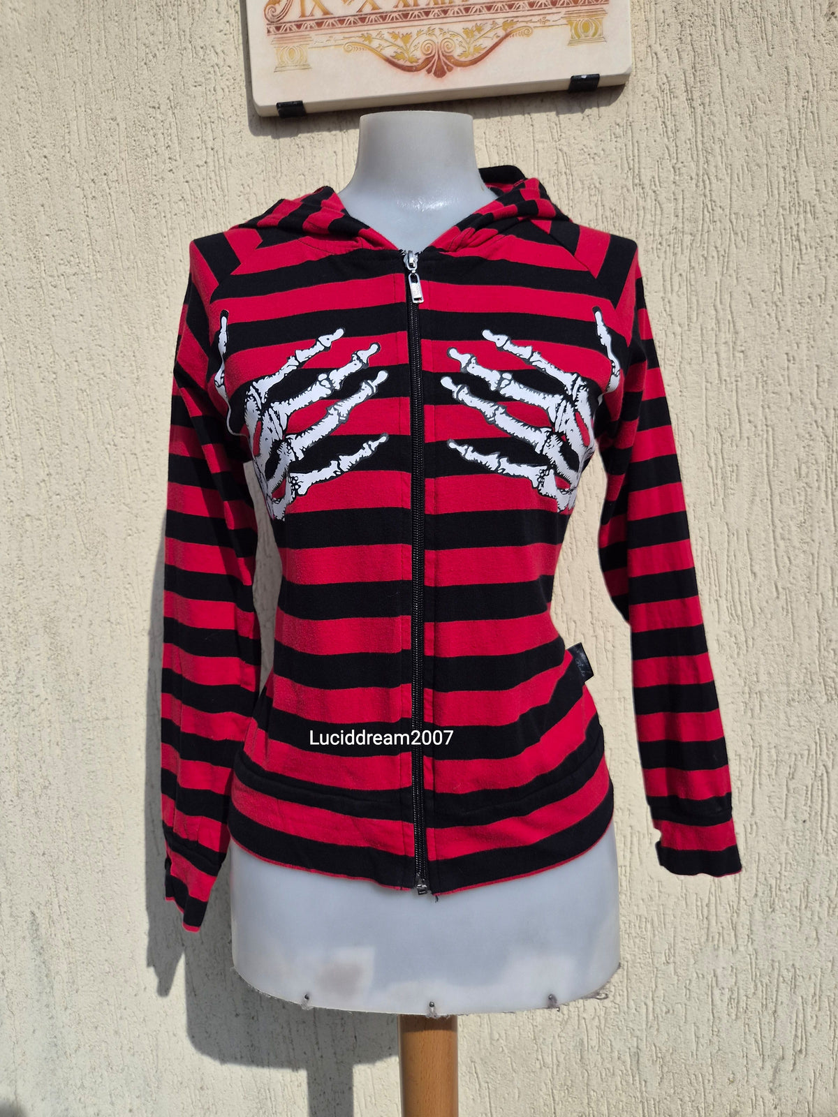 Cardigan rayé rouge et noir
