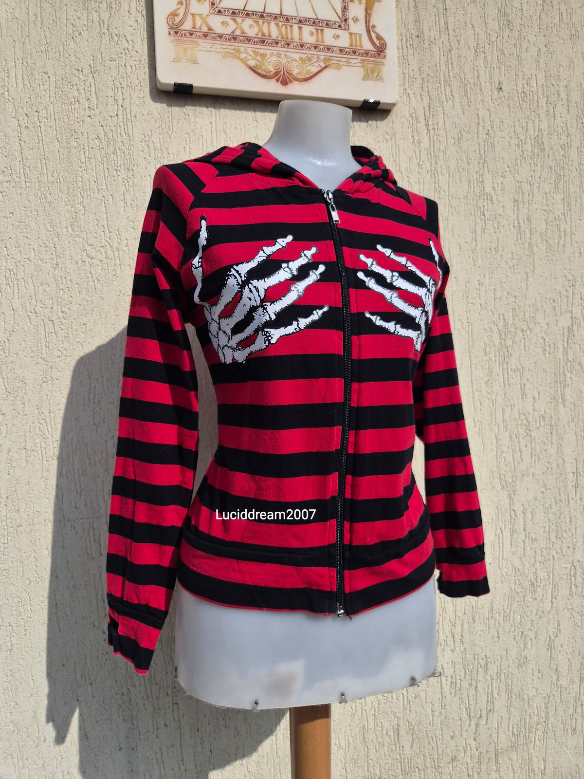 Cardigan rayé rouge et noir