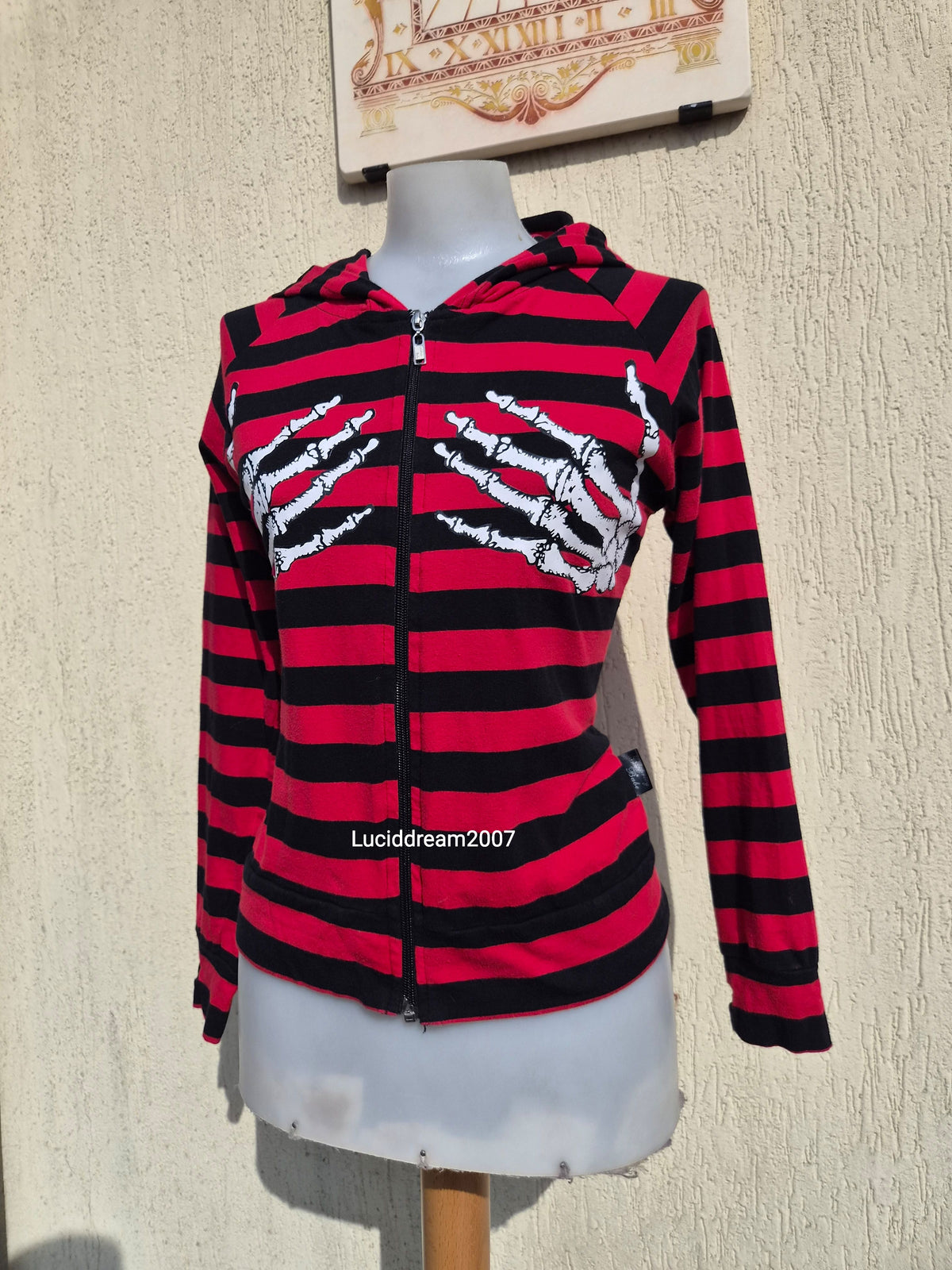 Cardigan rayé rouge et noir