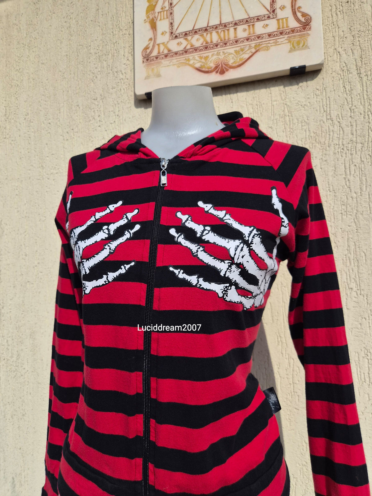 Cardigan rayé rouge et noir