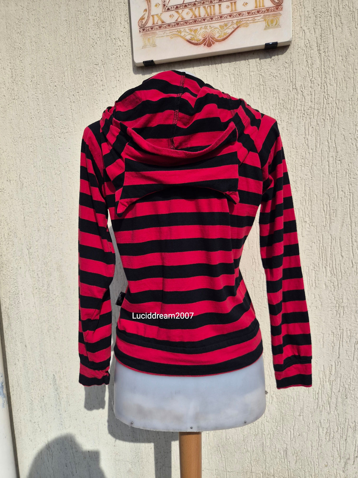 Cardigan rayé rouge et noir