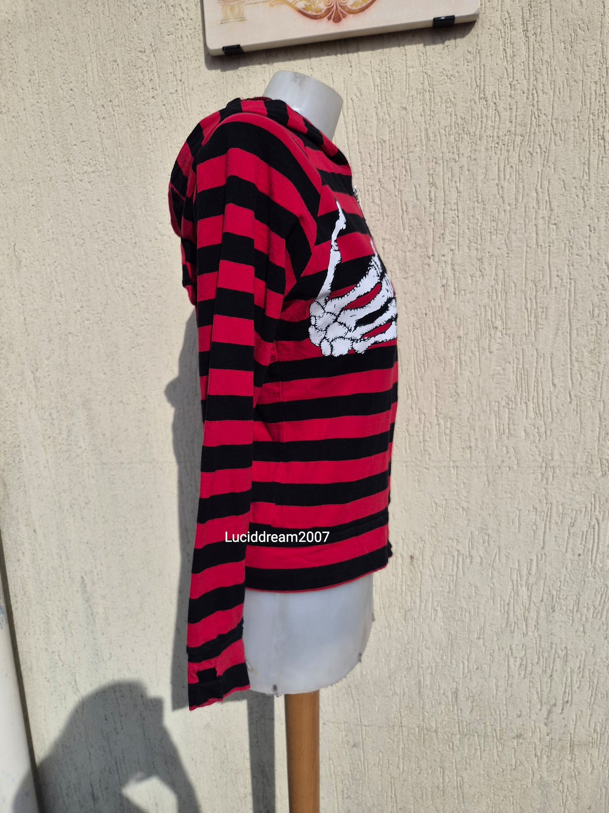 Cardigan rayé rouge et noir