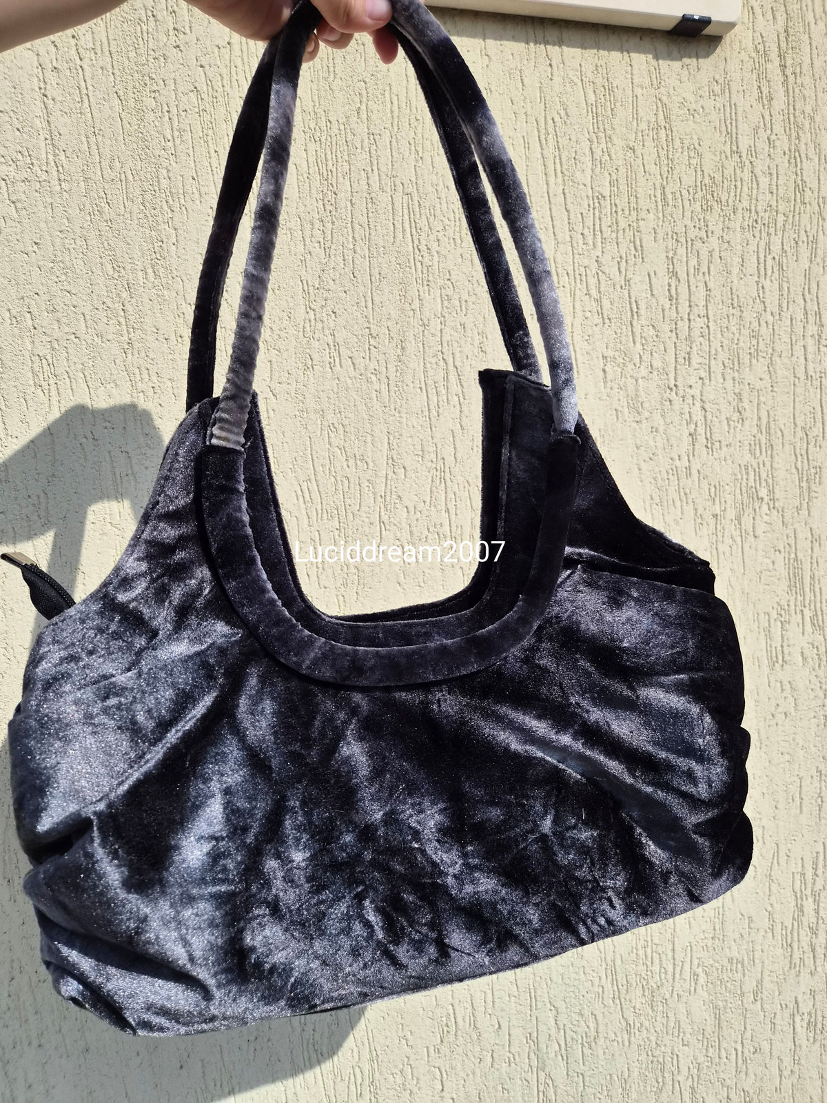Sac en velours brodé de sequins