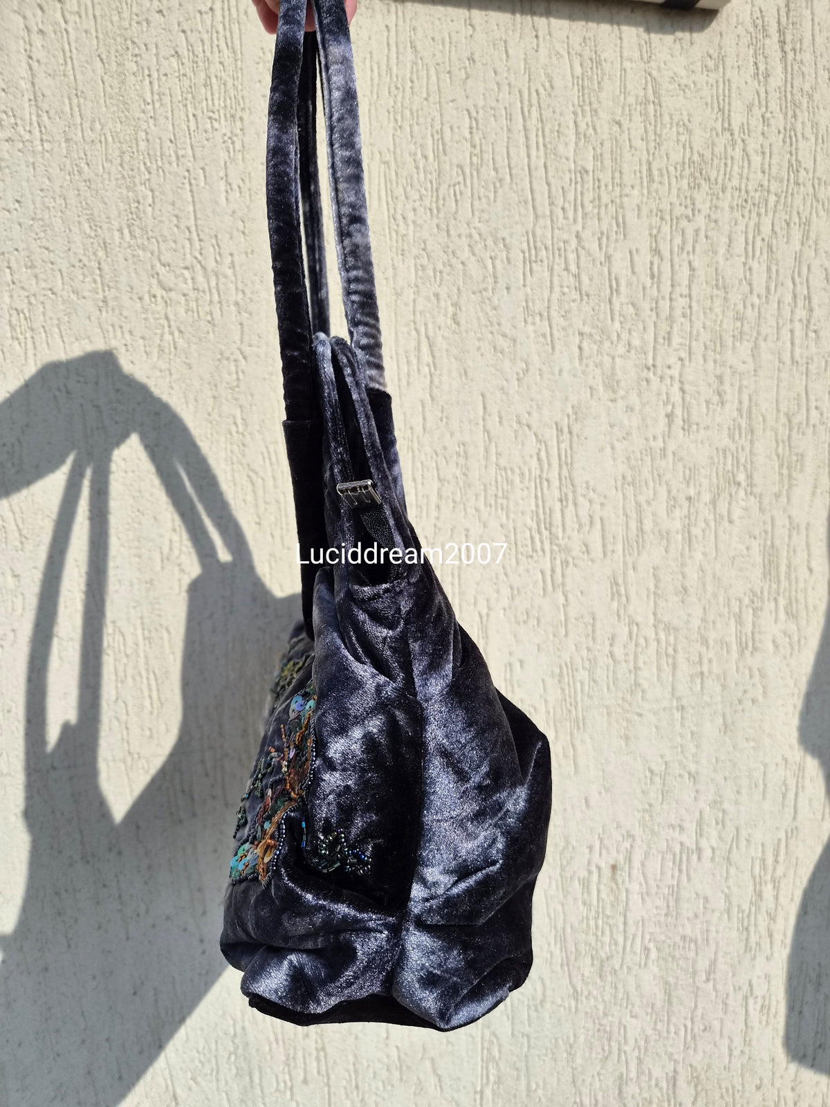 Sac en velours brodé de sequins