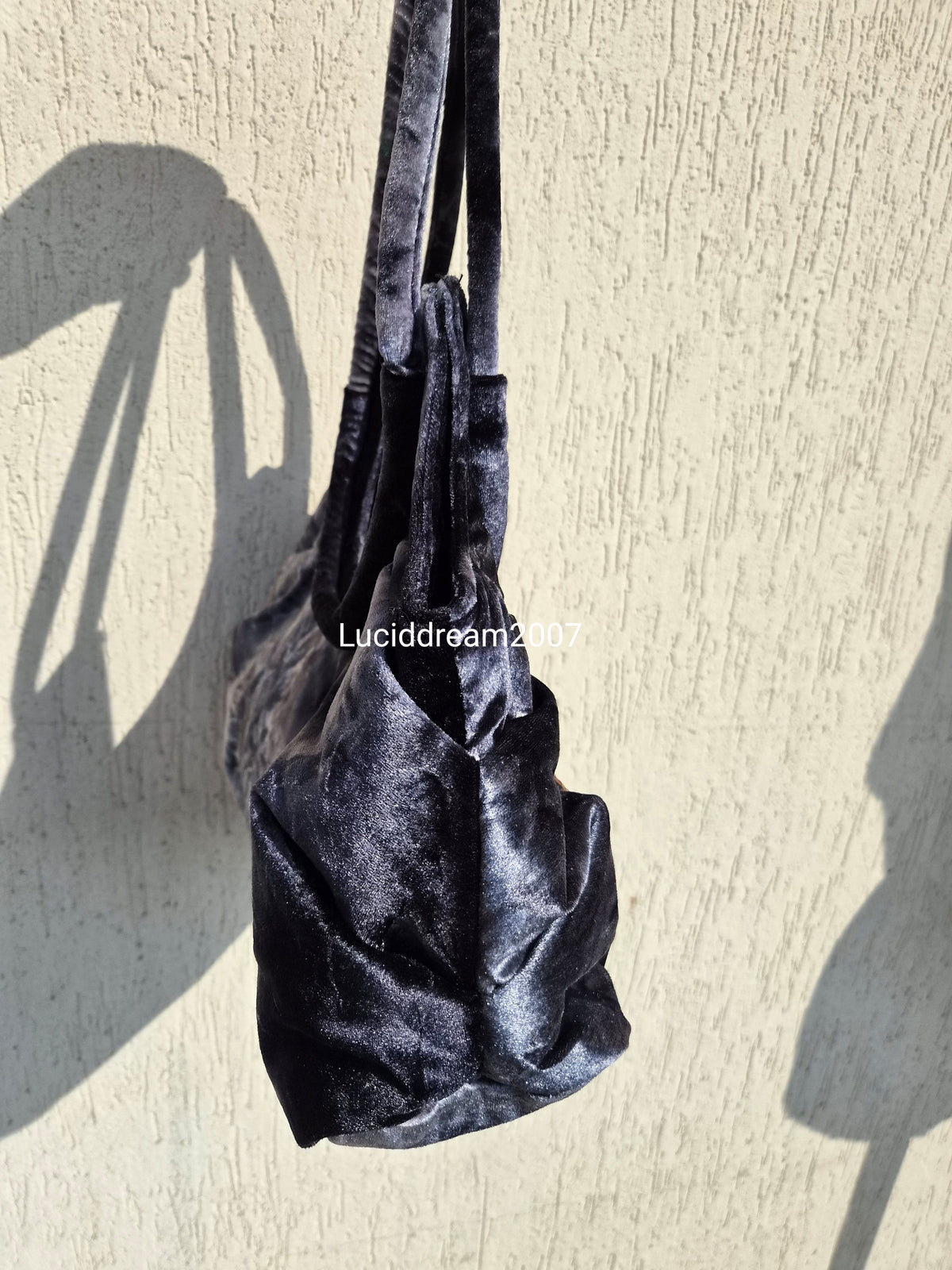 Sac en velours brodé de sequins