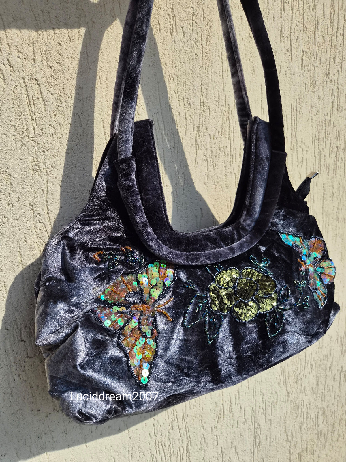 Sac en velours brodé de sequins