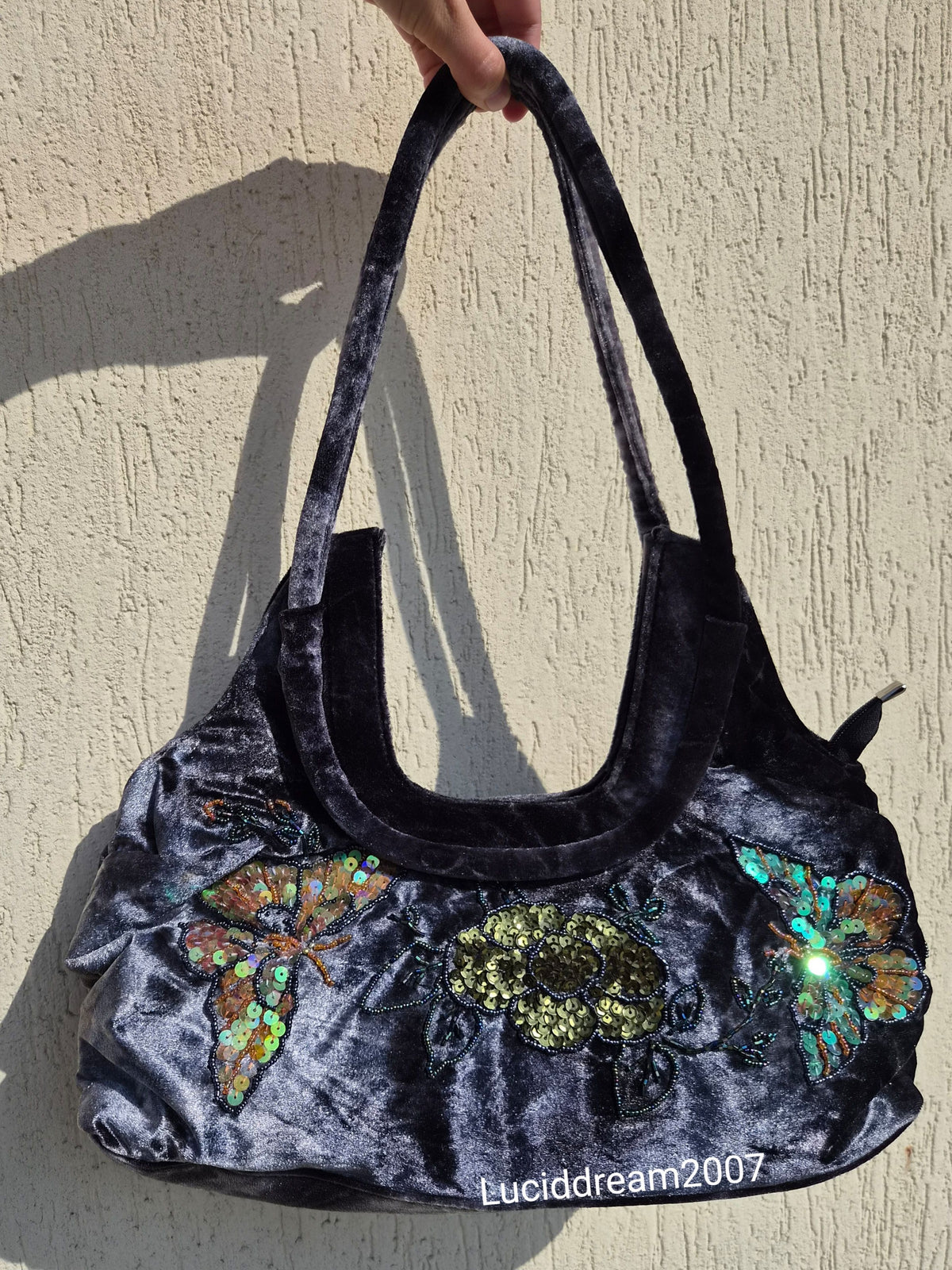 Sac en velours brodé de sequins
