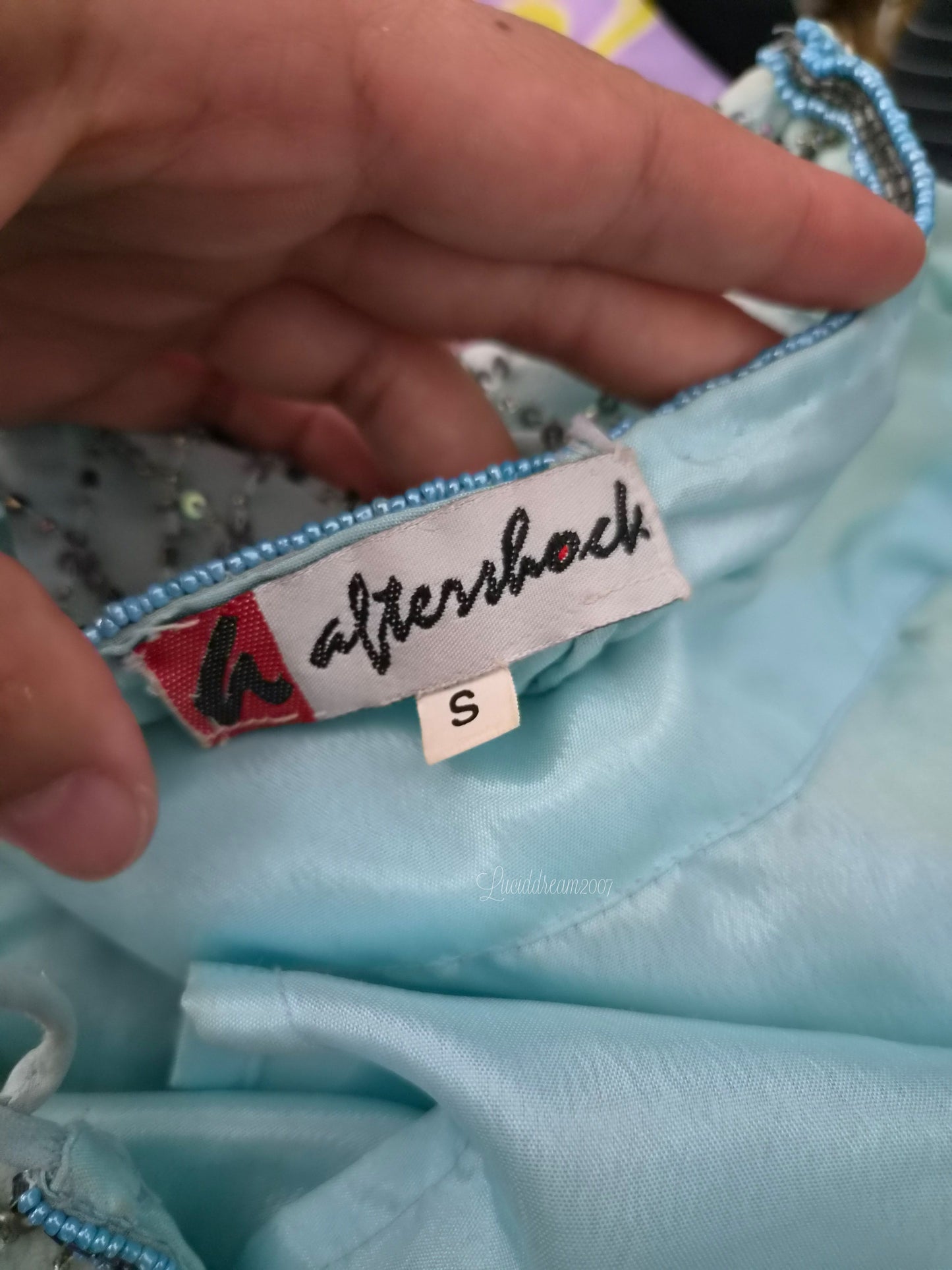 Haut Aftershock bleu