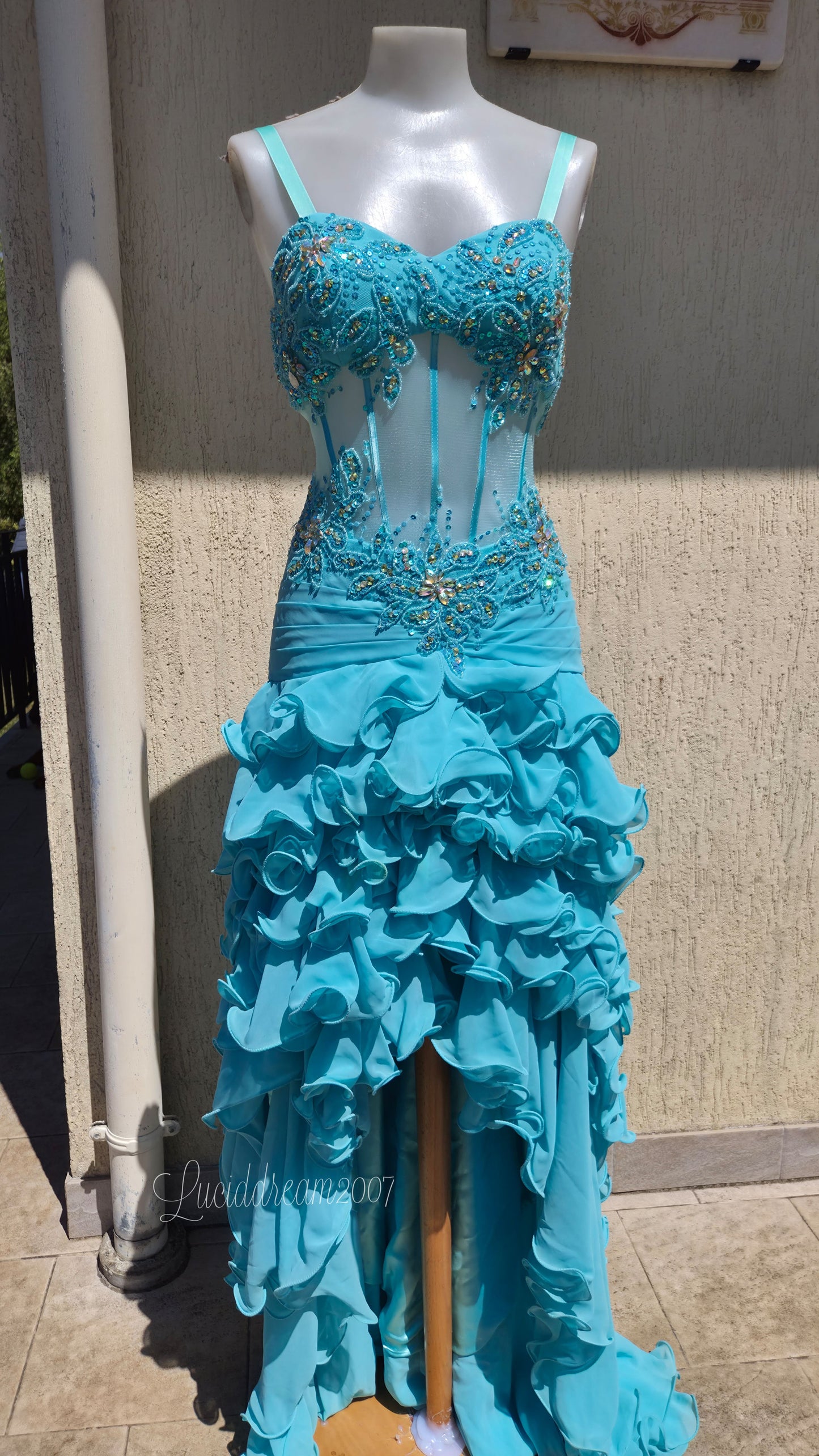 Robe de soirée bleue claire brodée