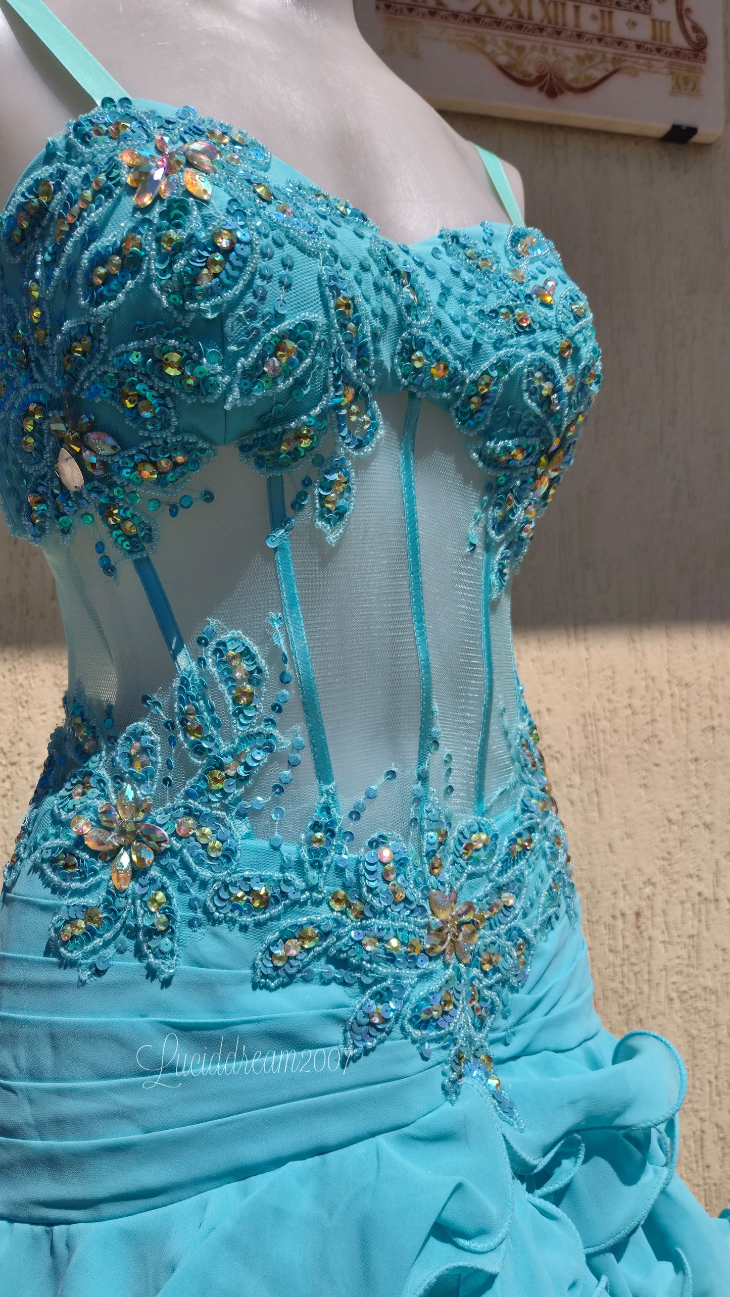 Robe de soirée bleue claire brodée
