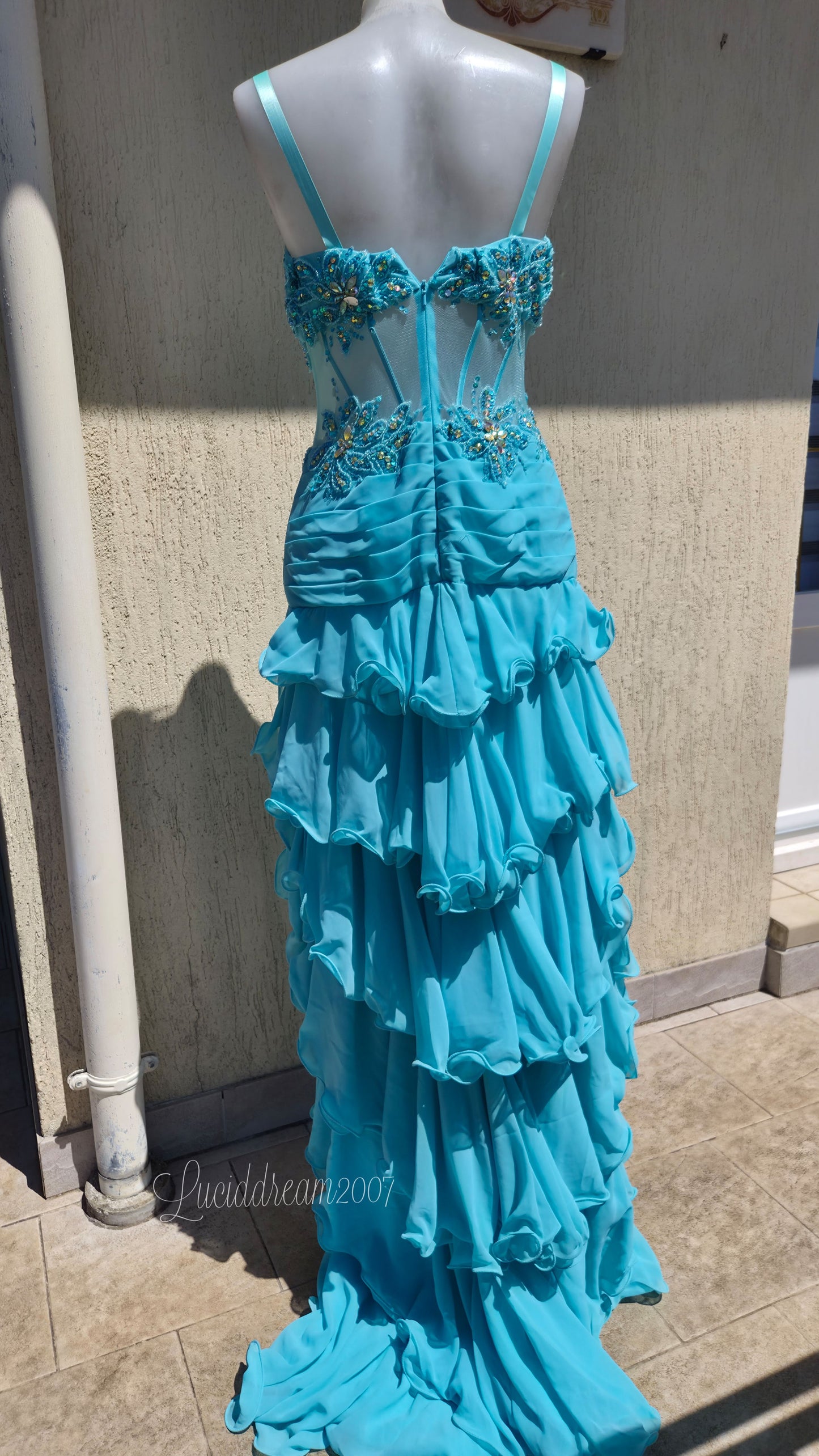 Robe de soirée bleue claire brodée