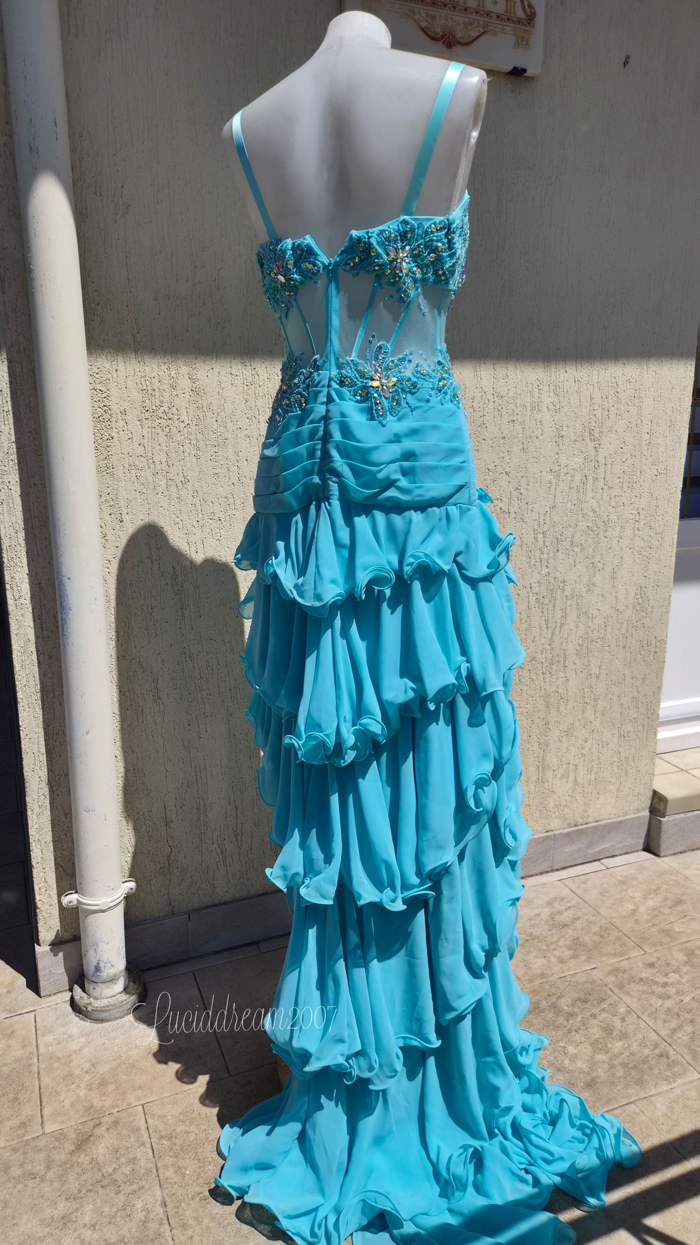 Robe de soirée bleue claire brodée