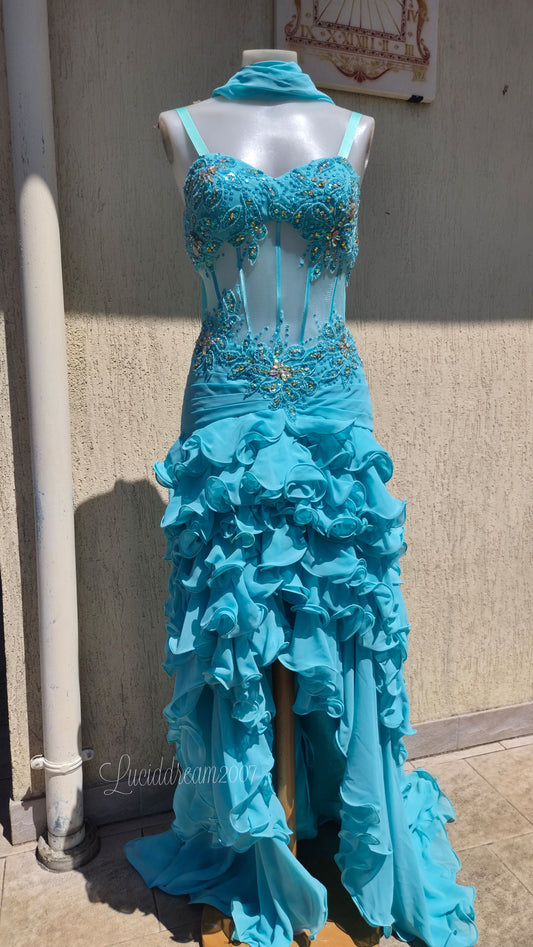 Robe de soirée bleue claire brodée