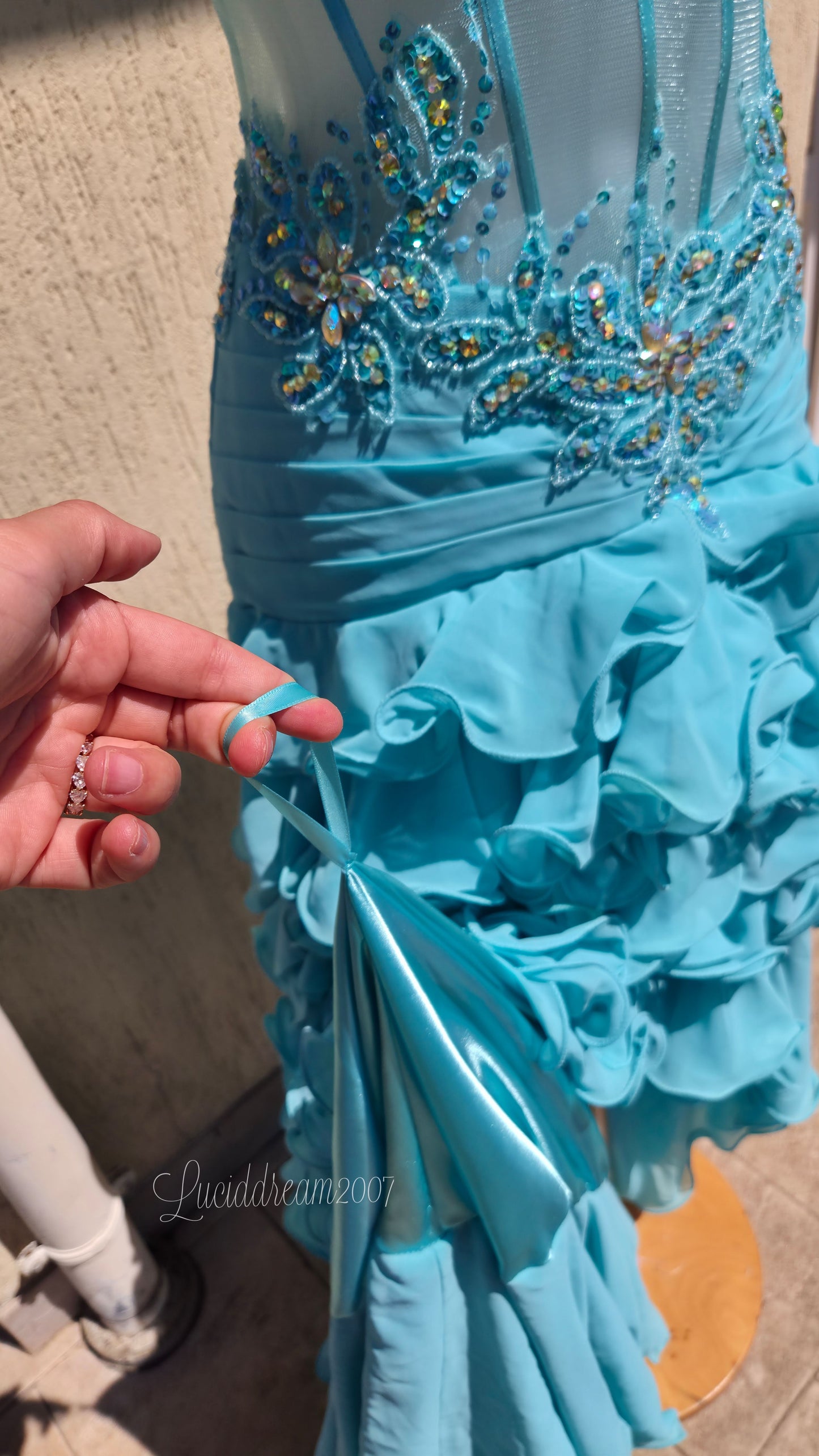 Robe de soirée bleue claire brodée