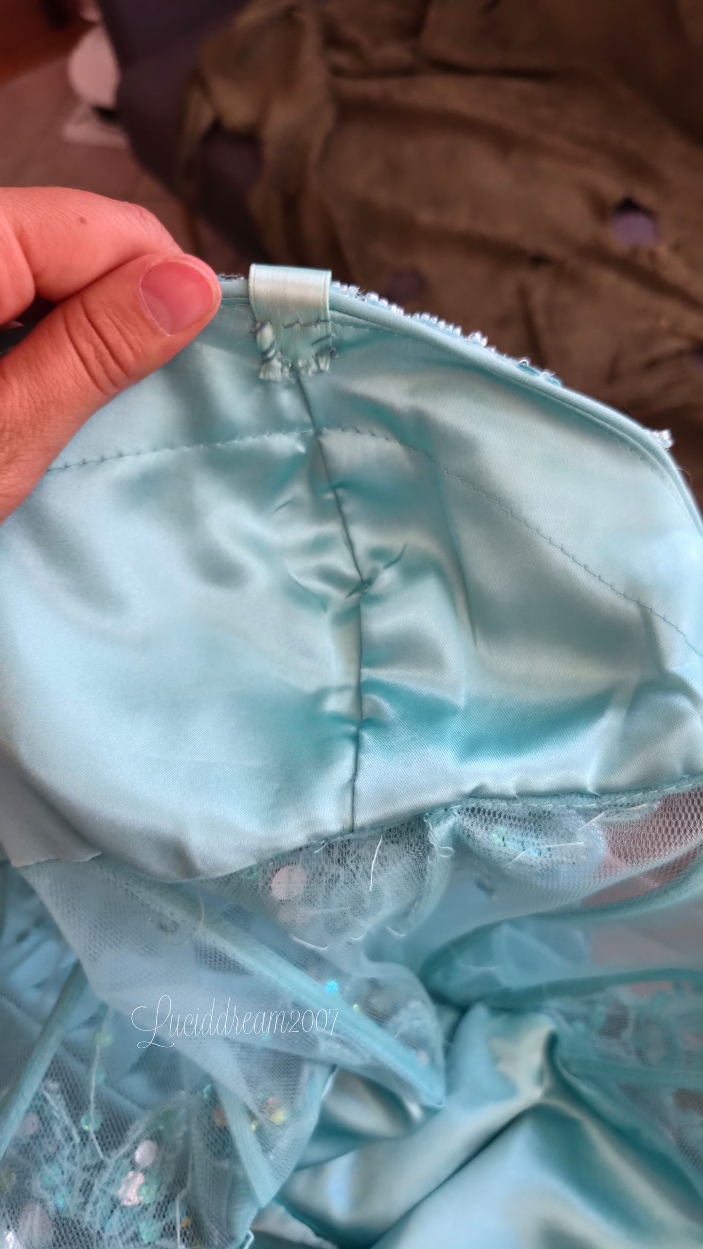 Robe de soirée bleue claire brodée