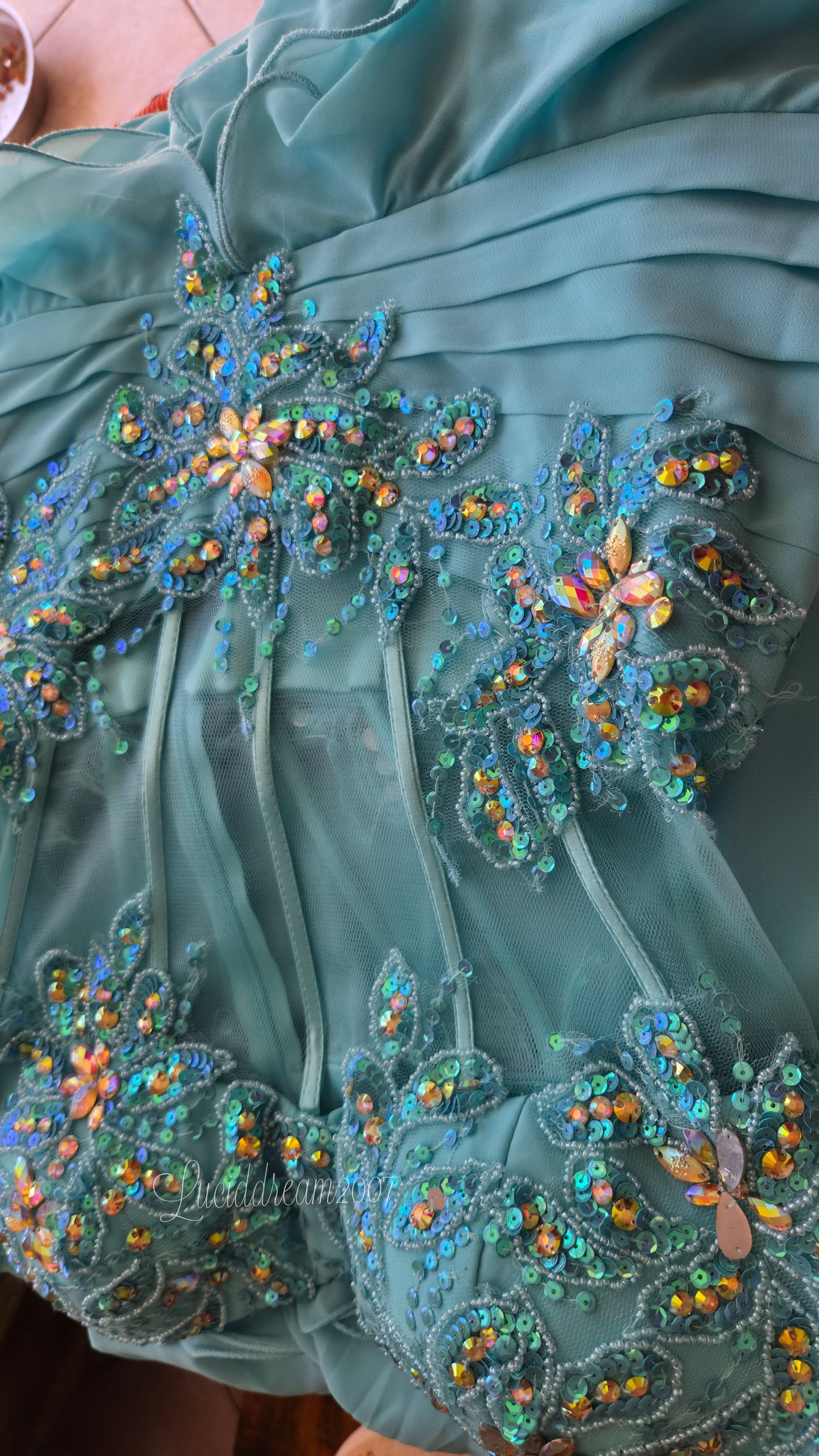Robe de soirée bleue claire brodée