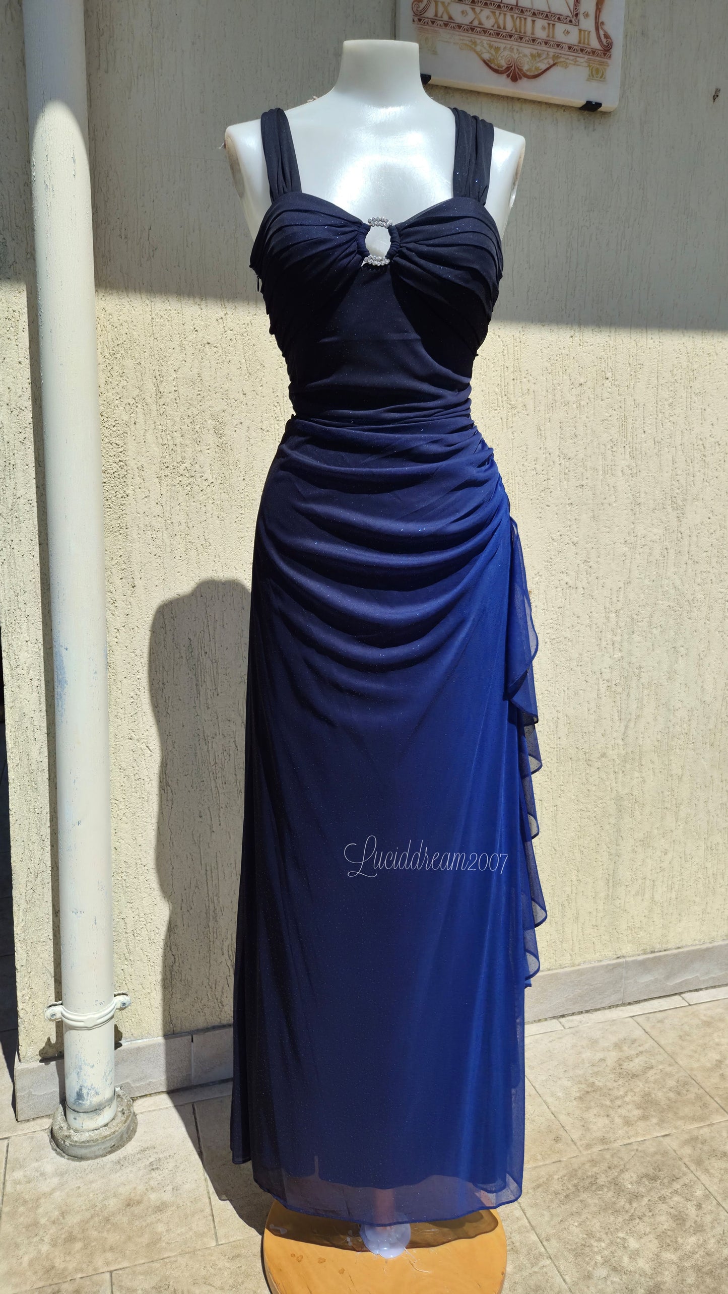 Robe bleue dégradée et brillante Betsy & Adam