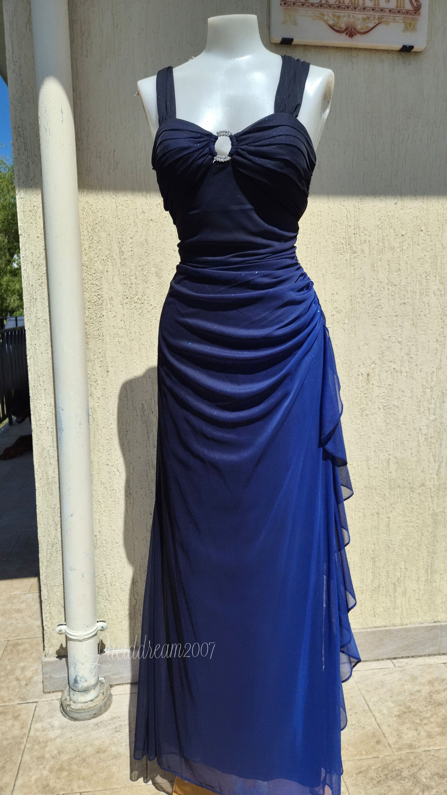 Robe bleue dégradée et brillante Betsy & Adam