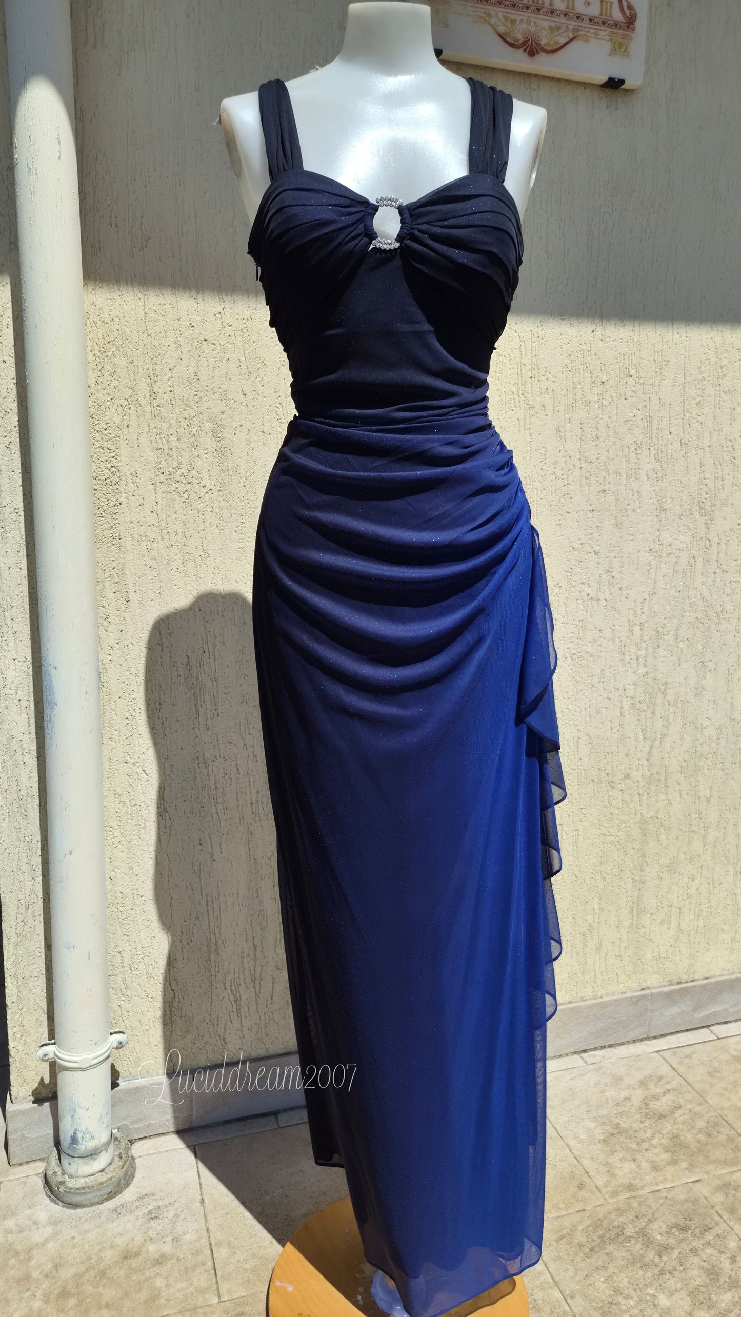 Robe bleue dégradée et brillante Betsy & Adam