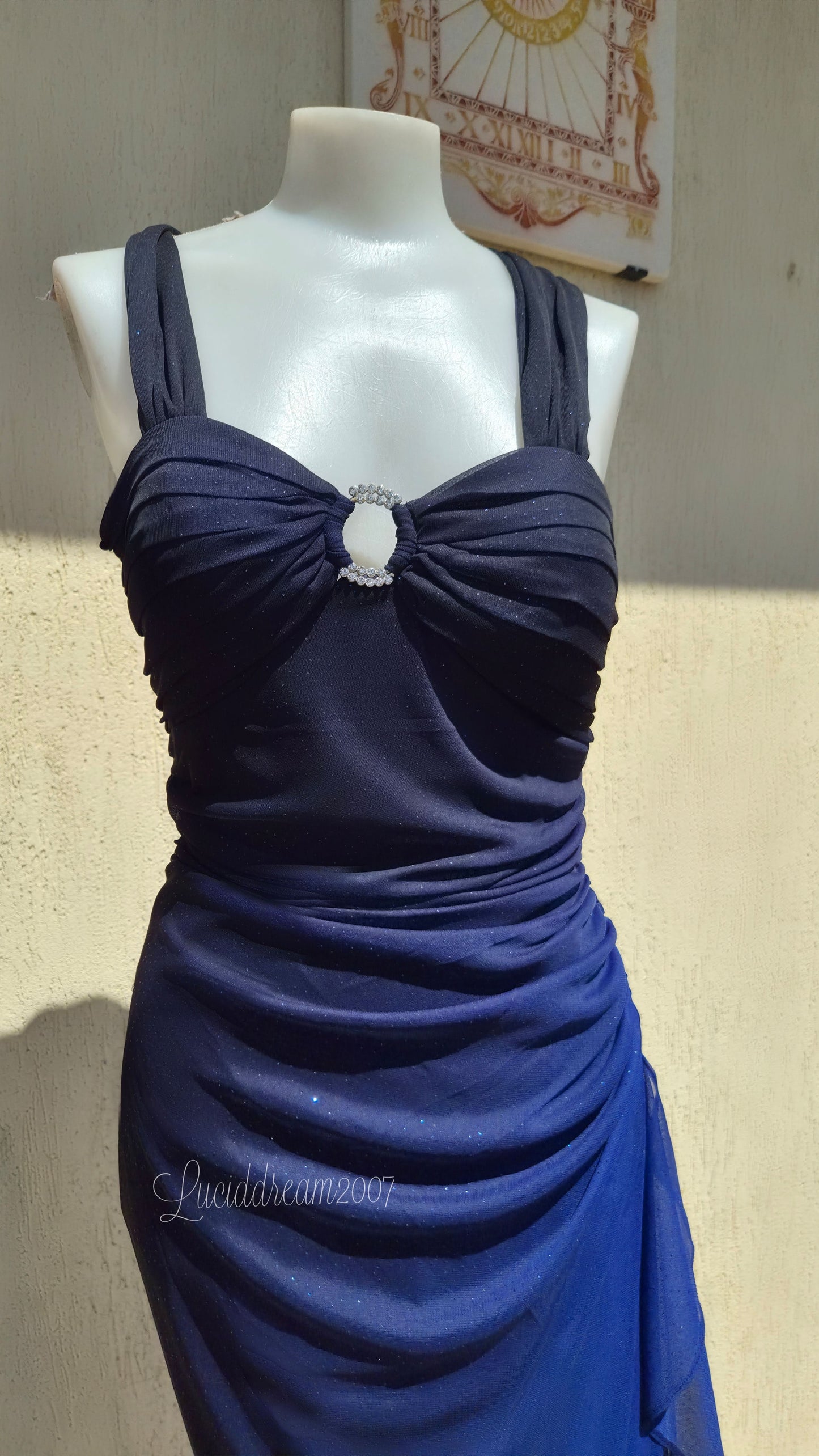 Robe bleue dégradée et brillante Betsy & Adam