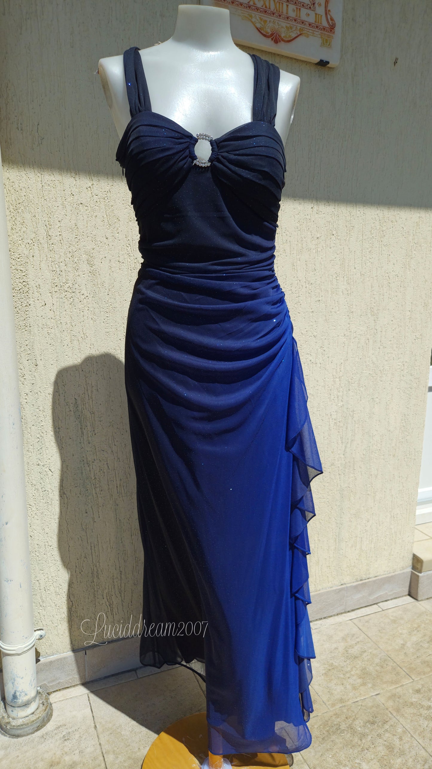 Robe bleue dégradée et brillante Betsy & Adam