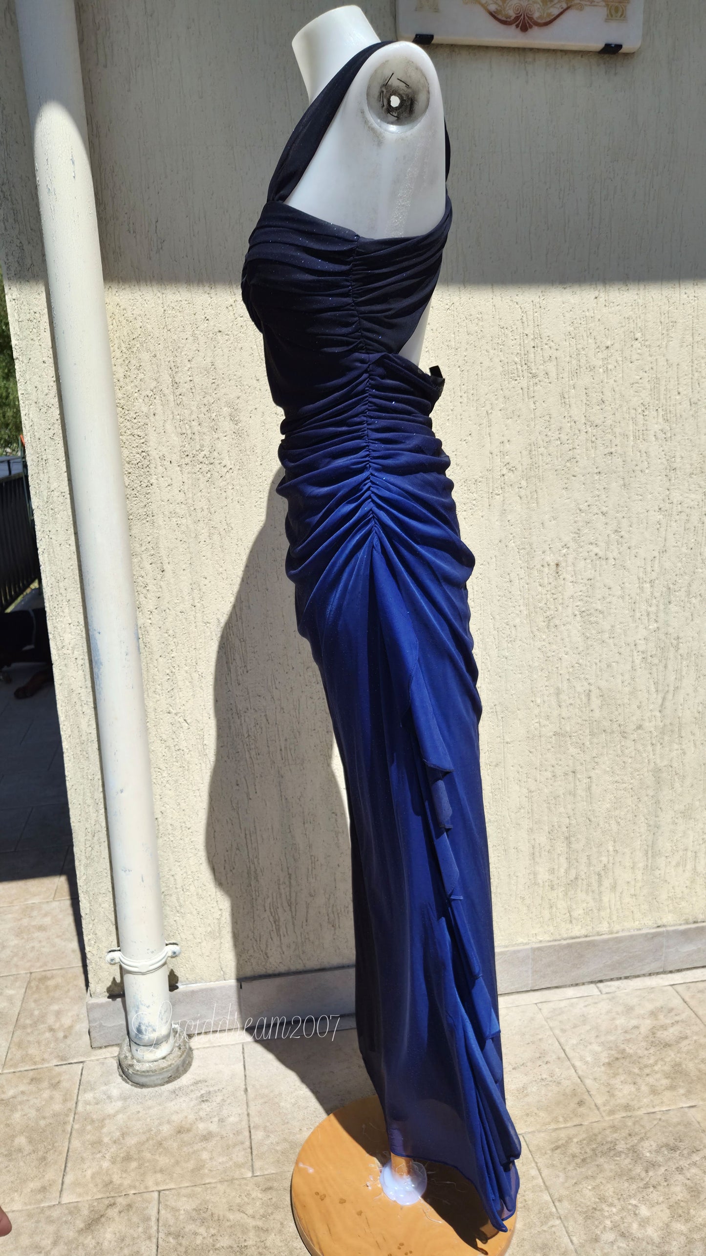 Robe bleue dégradée et brillante Betsy & Adam